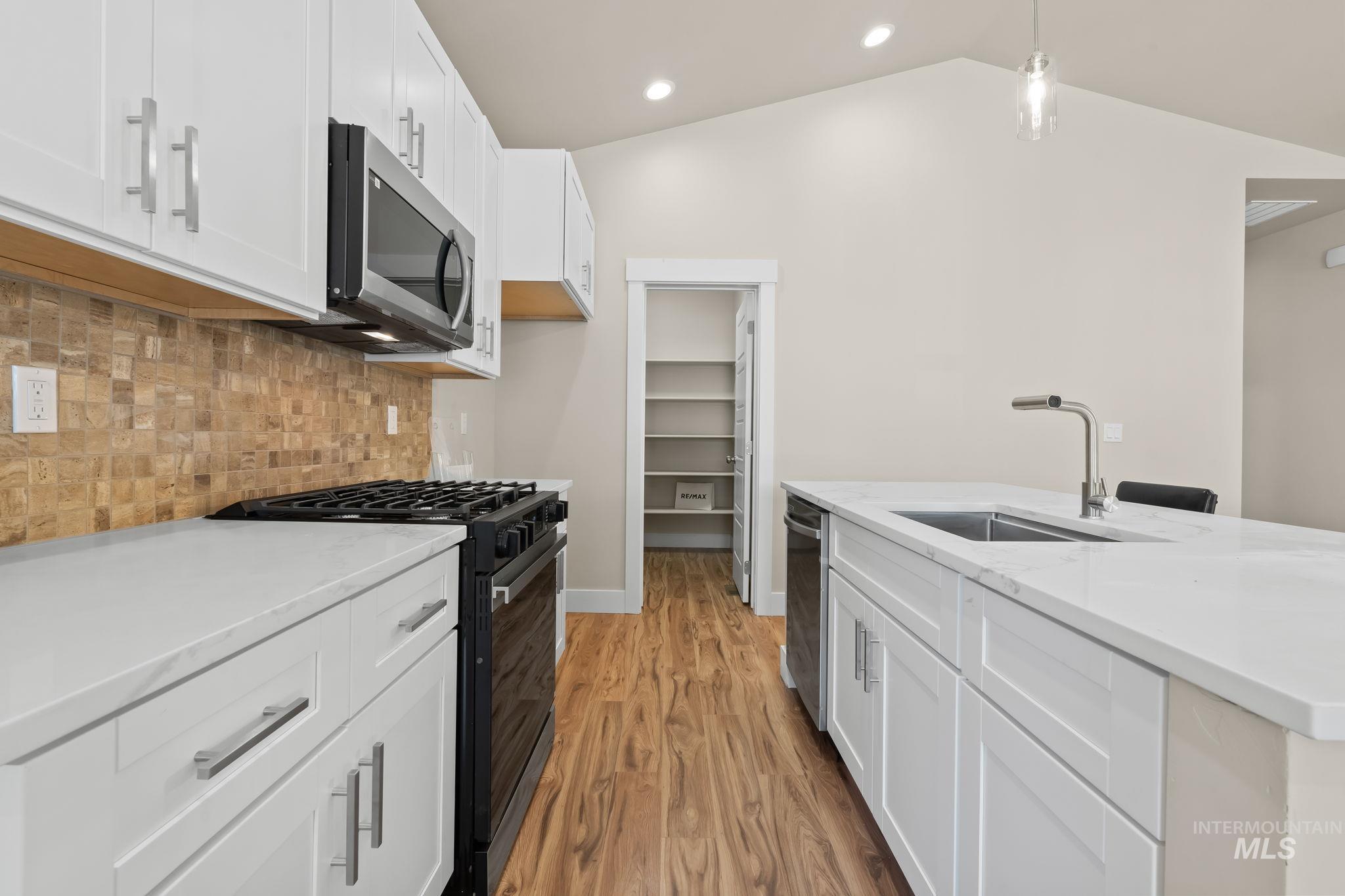 780 S 3rd St, Mountain Home, Idaho 83647, 3 Bedrooms, 2 Bathrooms, Residential For Sale, Price $345,000, 98968800