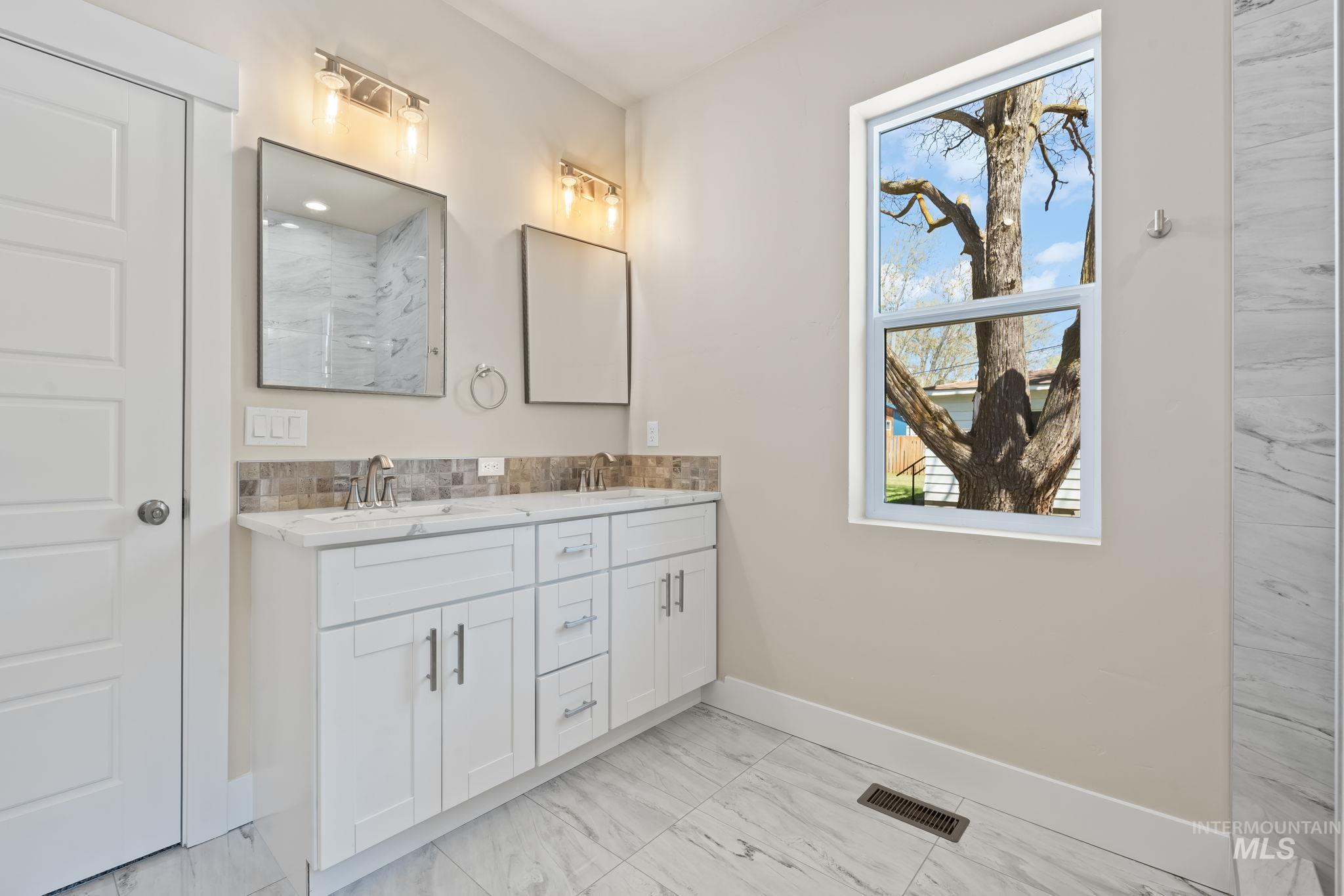 780 S 3rd St, Mountain Home, Idaho 83647, 3 Bedrooms, 2 Bathrooms, Residential For Sale, Price $345,000, 98968800