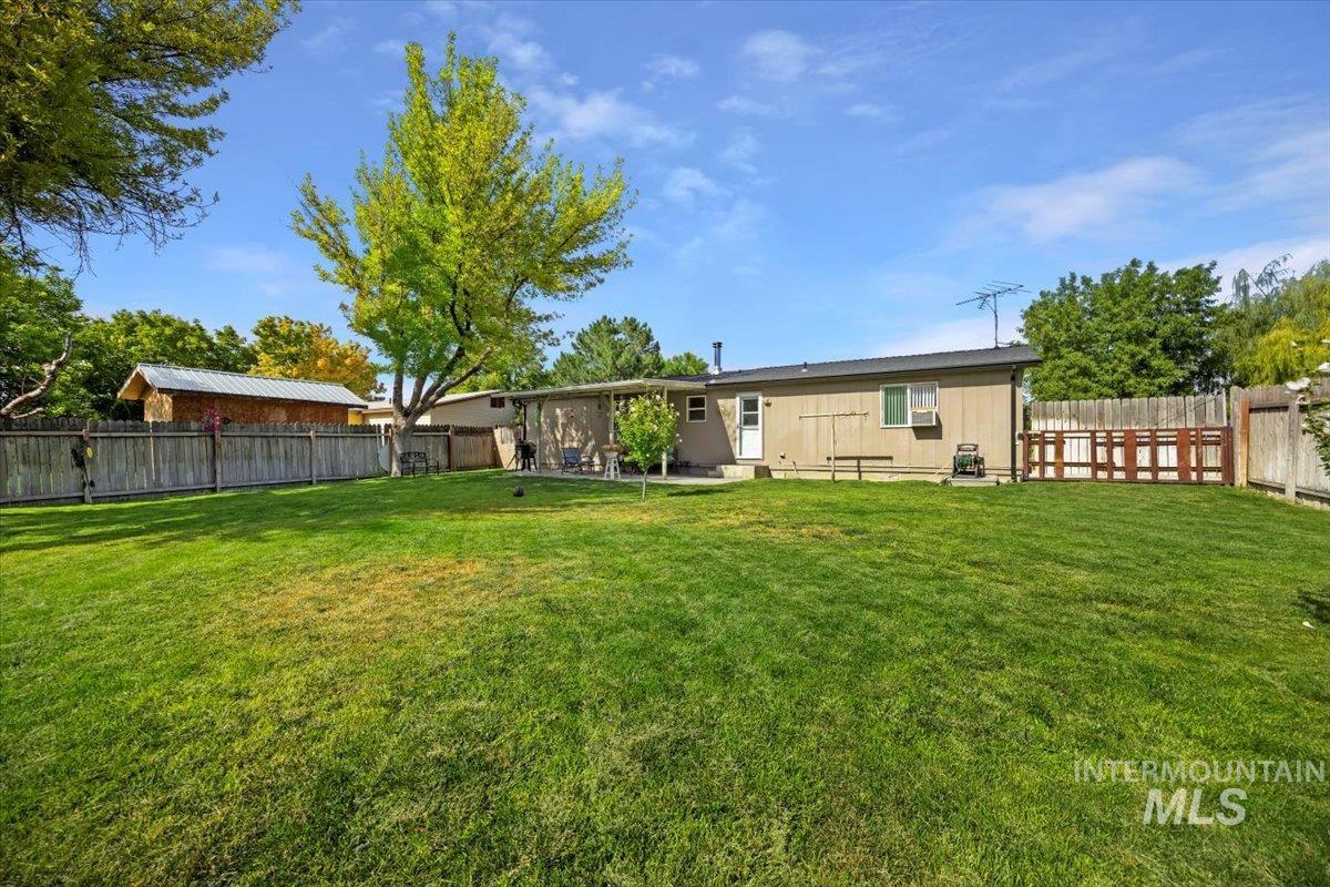 519 Wiseman, Hansen, Idaho 83338, 3 Bedrooms, 1 Bathroom, Residential For Sale, Price $265,000, 98968823