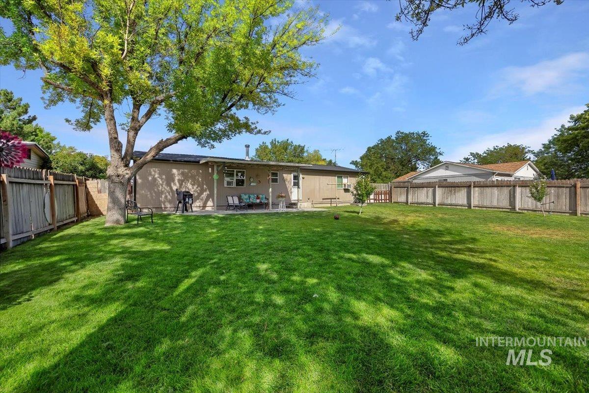 519 Wiseman, Hansen, Idaho 83338, 3 Bedrooms, 1 Bathroom, Residential For Sale, Price $265,000, 98968823