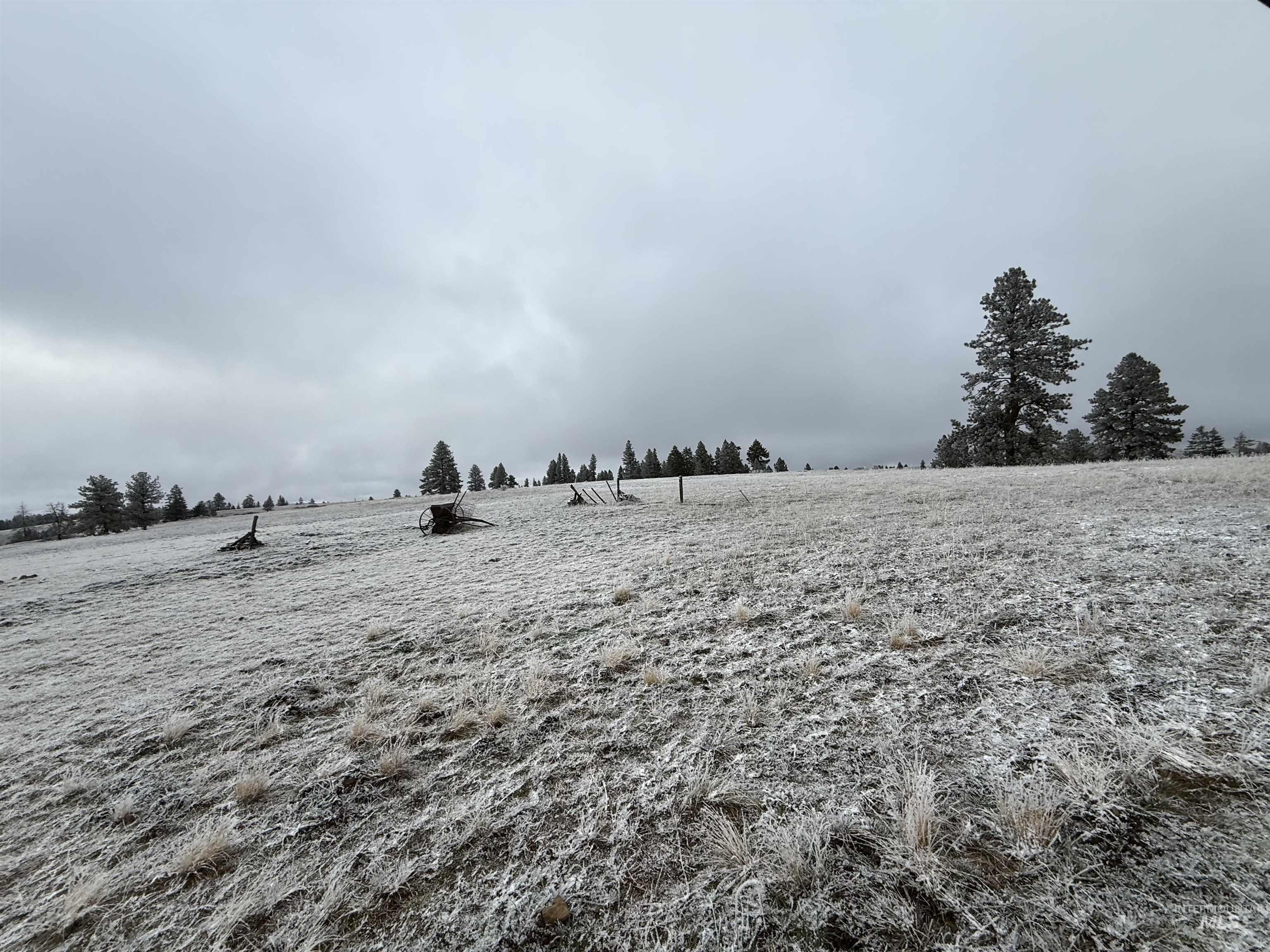 View of yard with a view of countryside