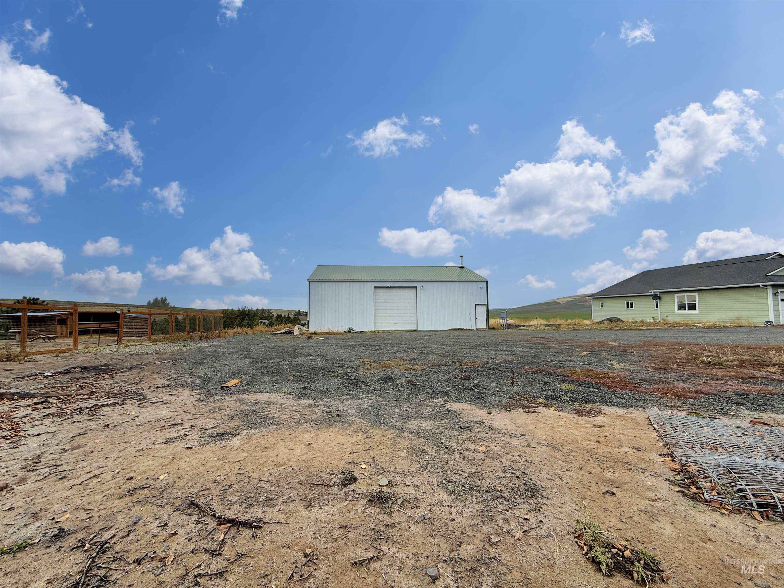 View of yard featuring an outdoor structure