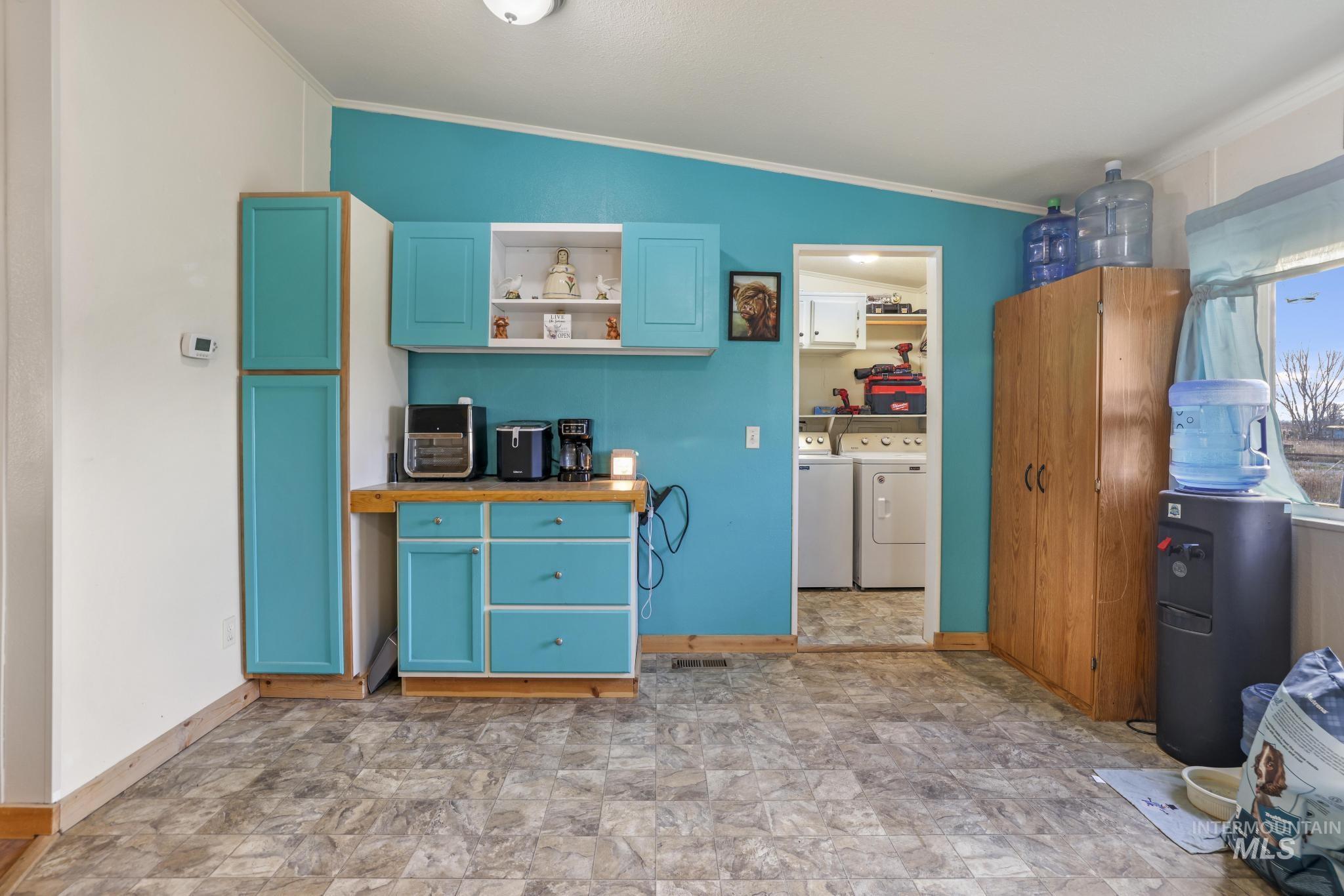 89 S 860 Road West, Paul, Idaho 83347-0000, 3 Bedrooms, 2 Bathrooms, Residential For Sale, Price $340,000, 98968839