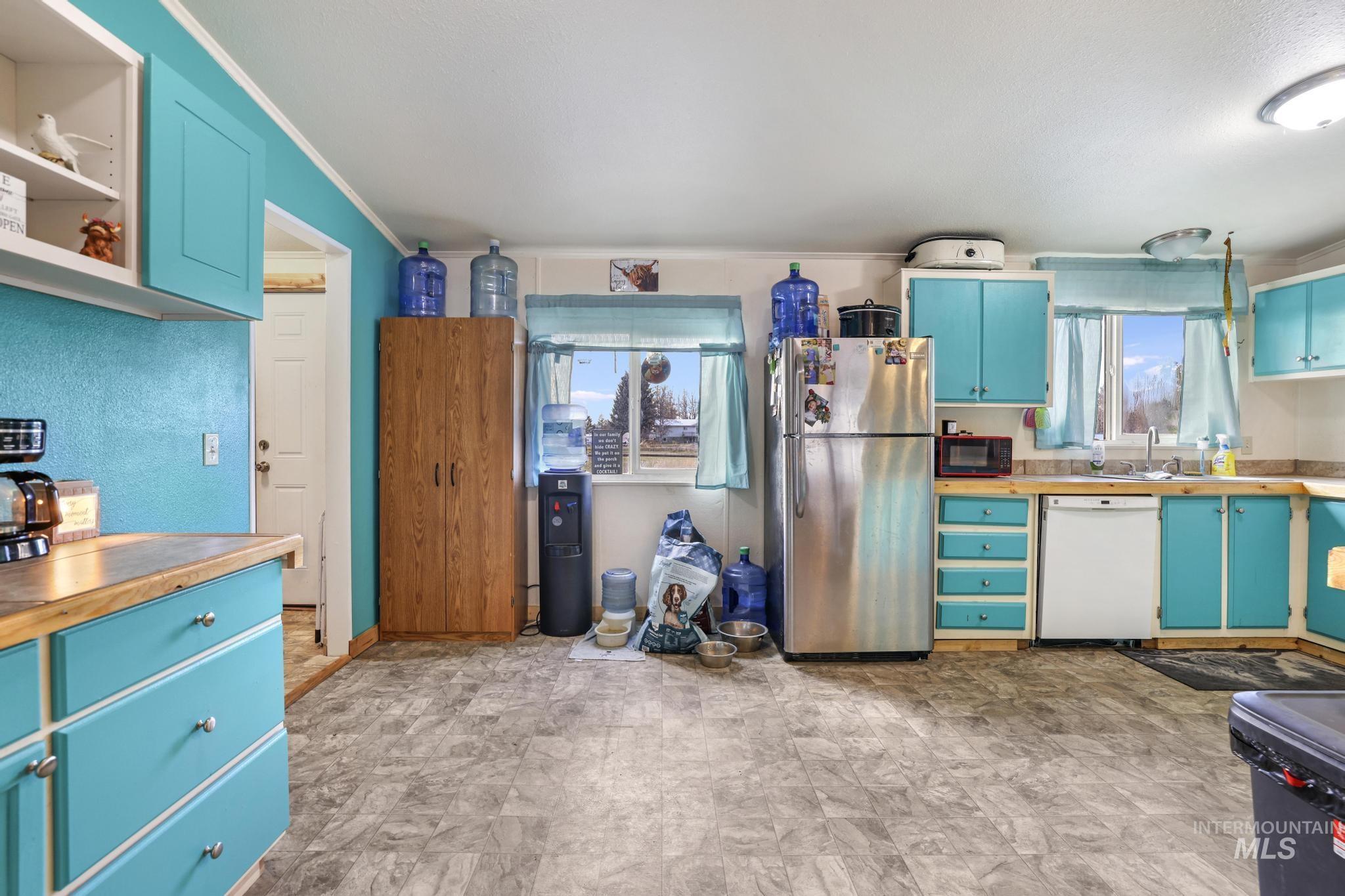 89 S 860 Road West, Paul, Idaho 83347-0000, 3 Bedrooms, 2 Bathrooms, Residential For Sale, Price $340,000, 98968839