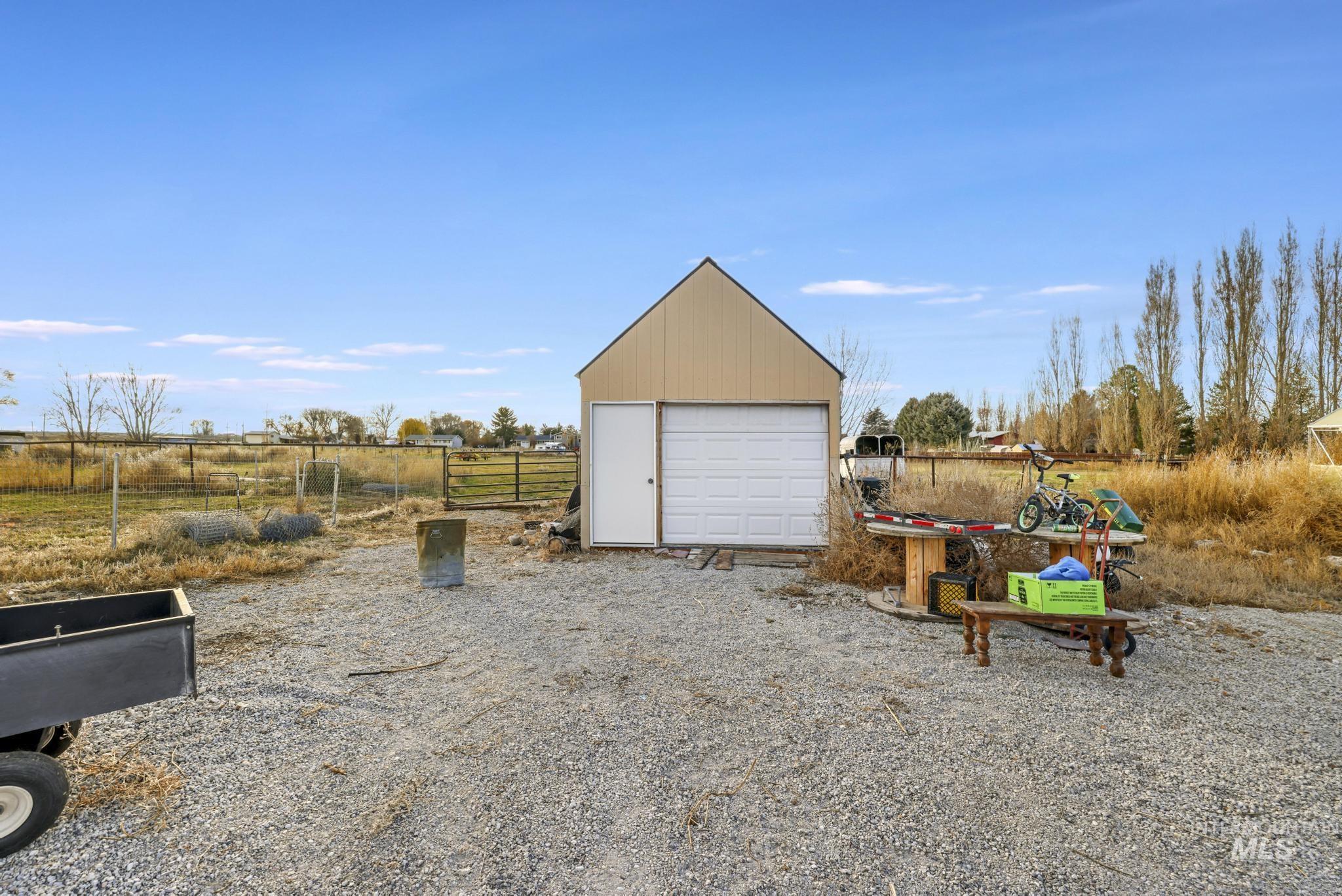 89 S 860 Road West, Paul, Idaho 83347-0000, 3 Bedrooms, 2 Bathrooms, Residential For Sale, Price $340,000, 98968839