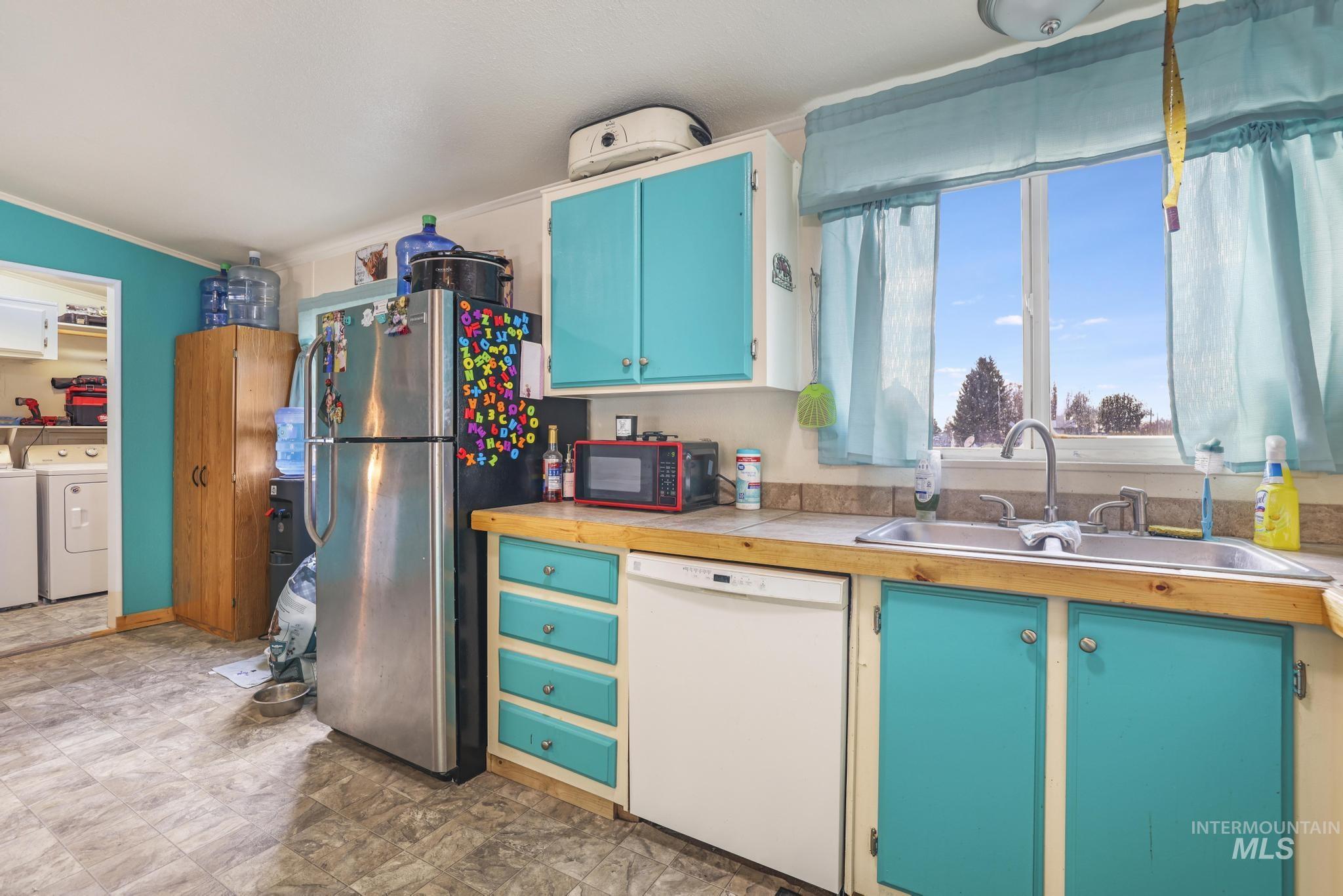 89 S 860 Road West, Paul, Idaho 83347-0000, 3 Bedrooms, 2 Bathrooms, Residential For Sale, Price $340,000, 98968839