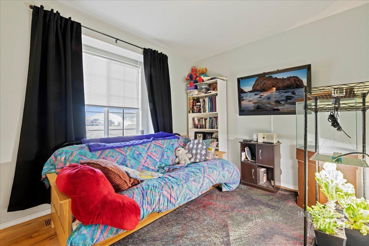 1393 W Topanga Ct, Kuna, Idaho 83634, 3 Bedrooms, 2 Bathrooms, Residential For Sale, Price $330,000, 98968840