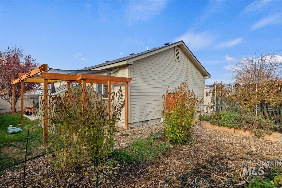 1393 W Topanga Ct, Kuna, Idaho 83634, 3 Bedrooms, 2 Bathrooms, Residential For Sale, Price $330,000, 98968840