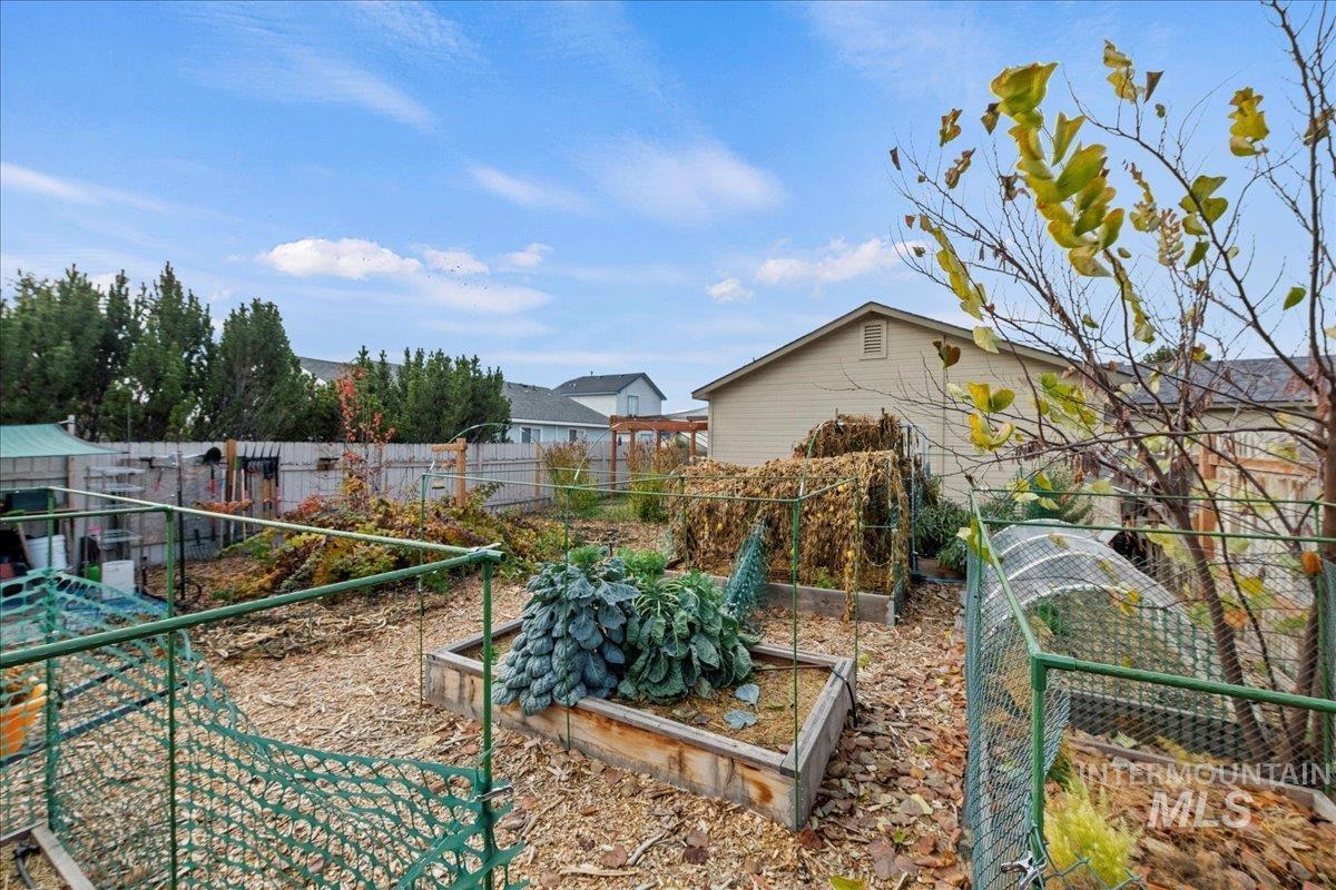 1393 W Topanga Ct, Kuna, Idaho 83634, 3 Bedrooms, 2 Bathrooms, Residential For Sale, Price $330,000, 98968840