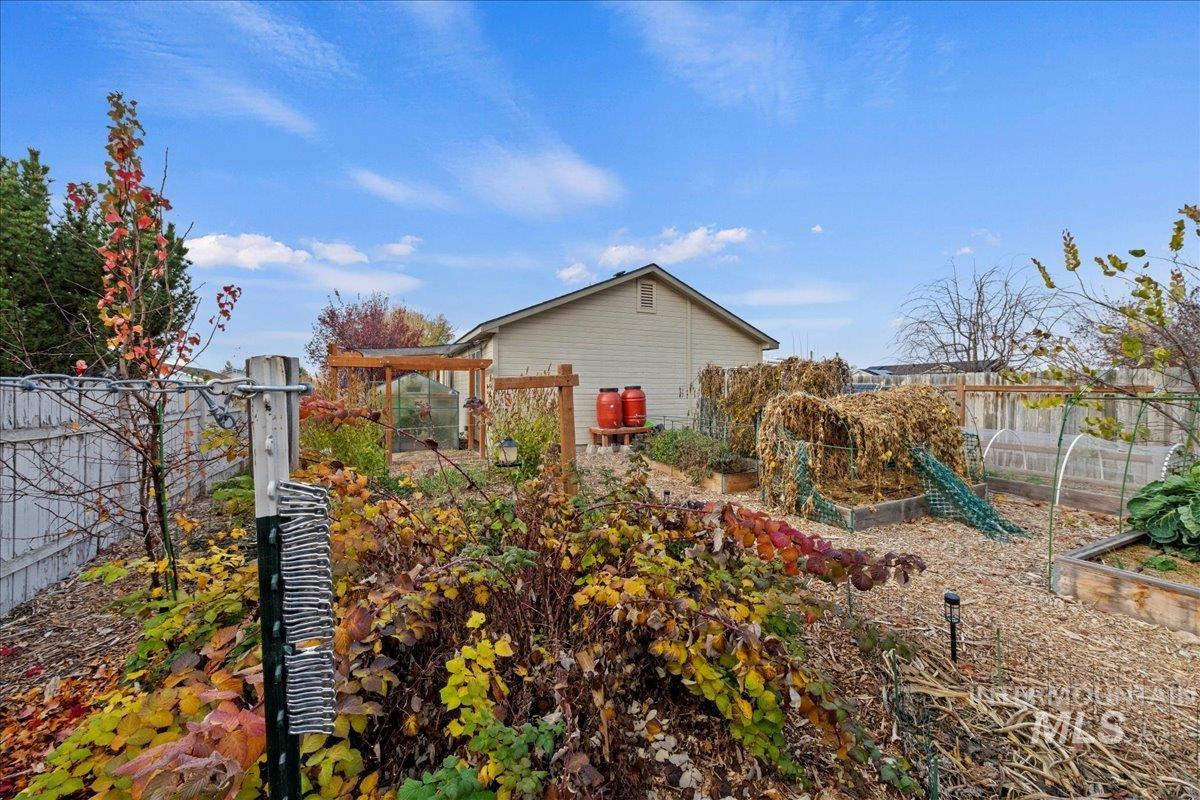1393 W Topanga Ct, Kuna, Idaho 83634, 3 Bedrooms, 2 Bathrooms, Residential For Sale, Price $330,000, 98968840