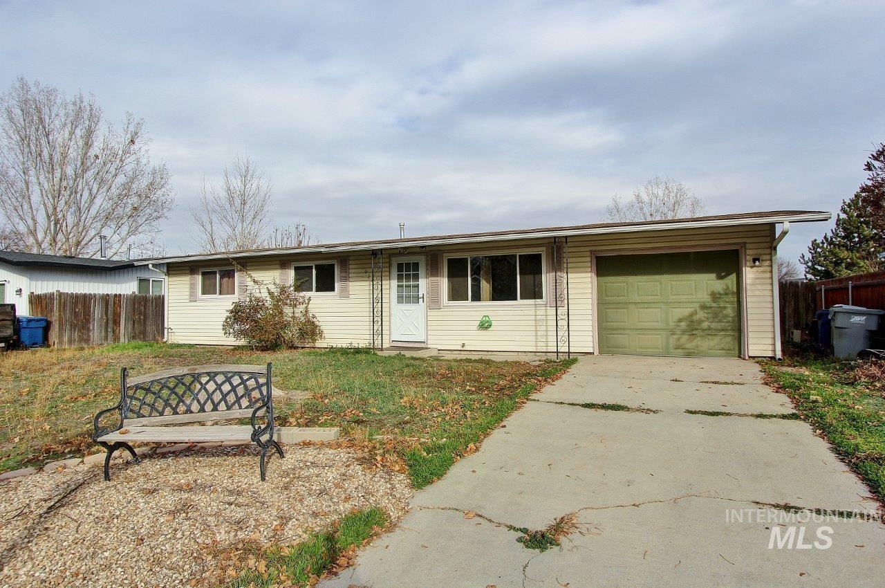 924 S 20th, Nampa, Idaho 83686, 3 Bedrooms, 1 Bathroom, Residential For Sale, Price $315,000, 98968842