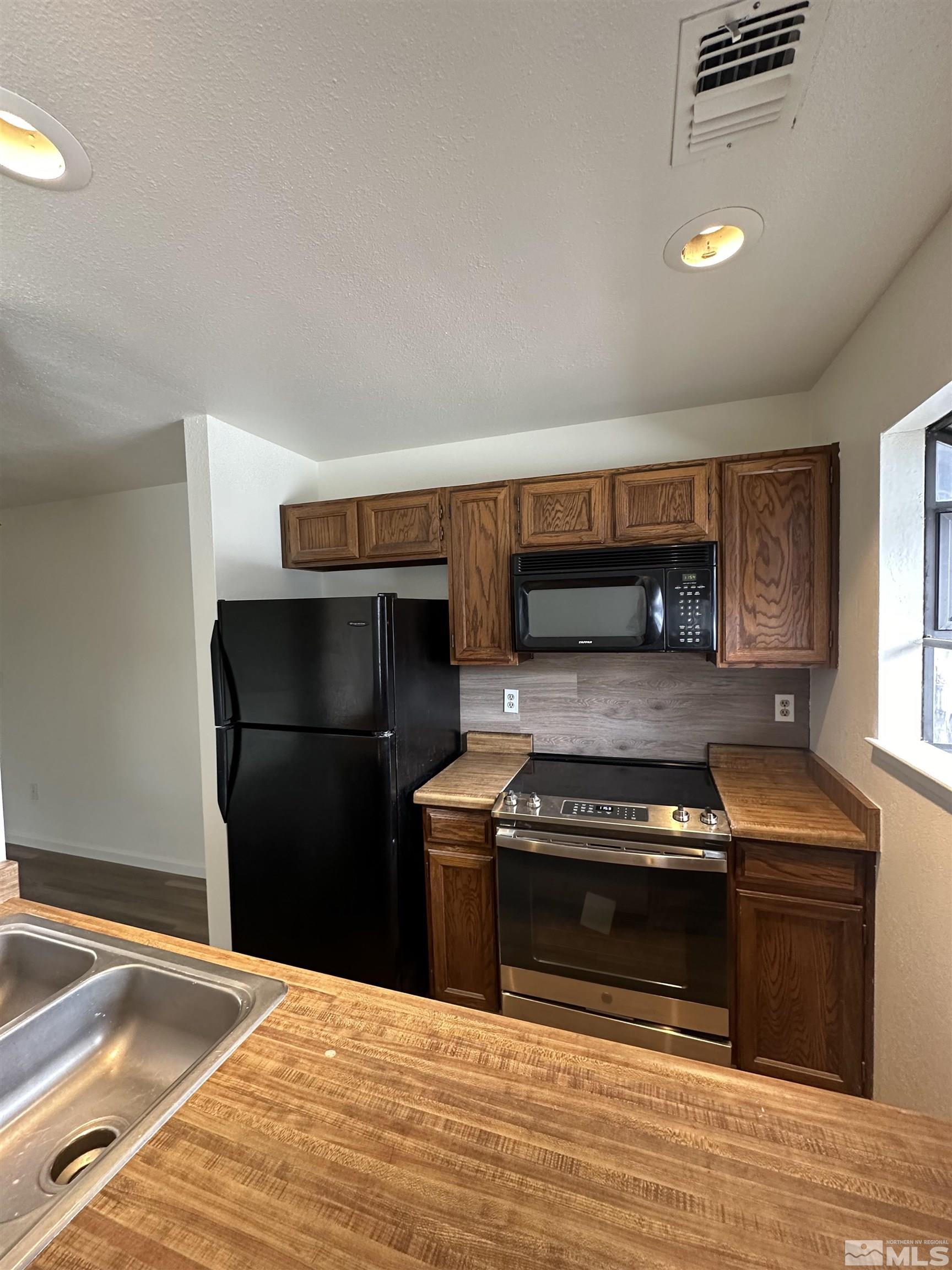 Photo #3: 230010155 Listing 