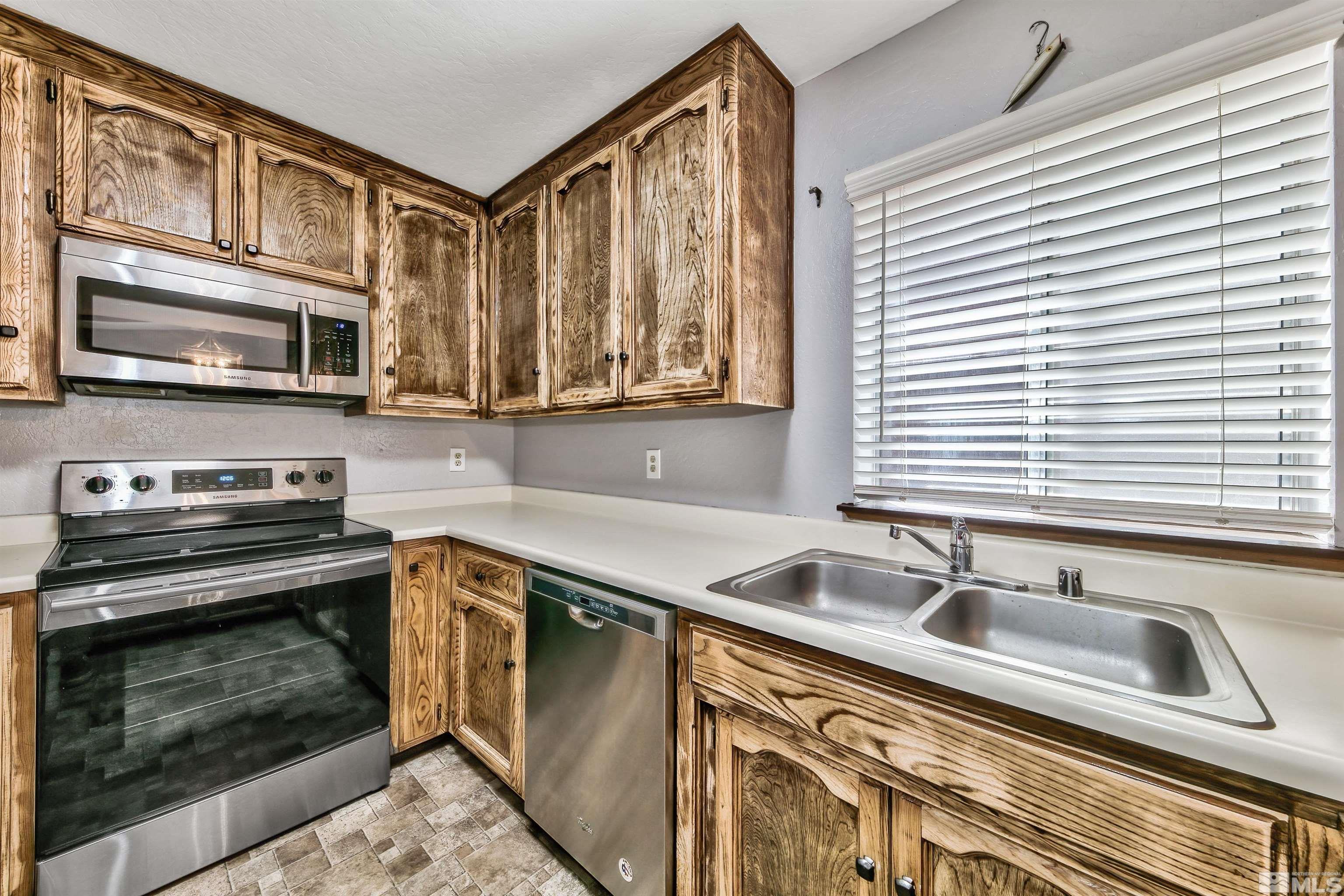 Photo #5: 230012903 Listing 