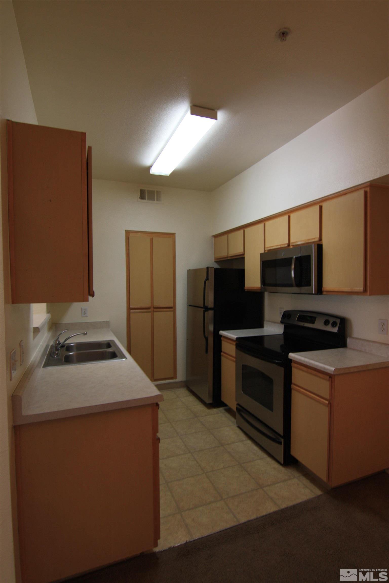 Photo #3: 240001688 Listing 