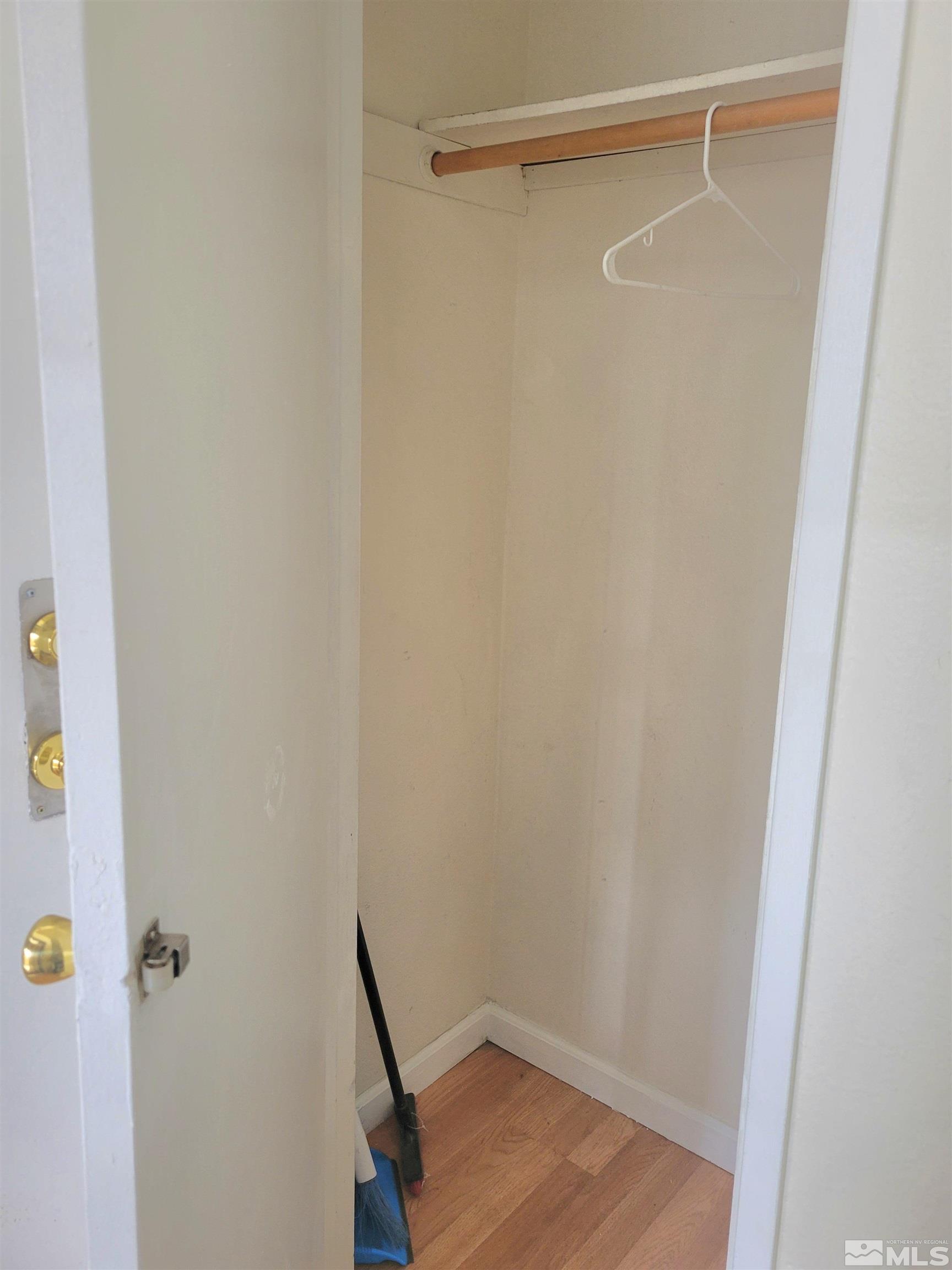 Photo #4: 240002119 Listing 
