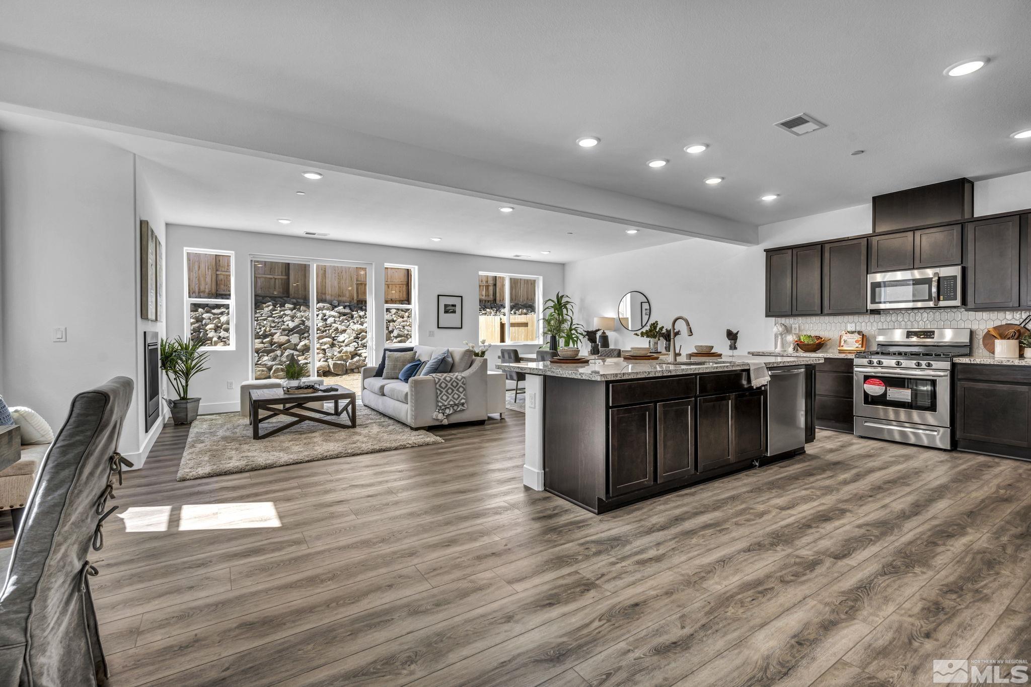Photo #3: 240002441 Listing 