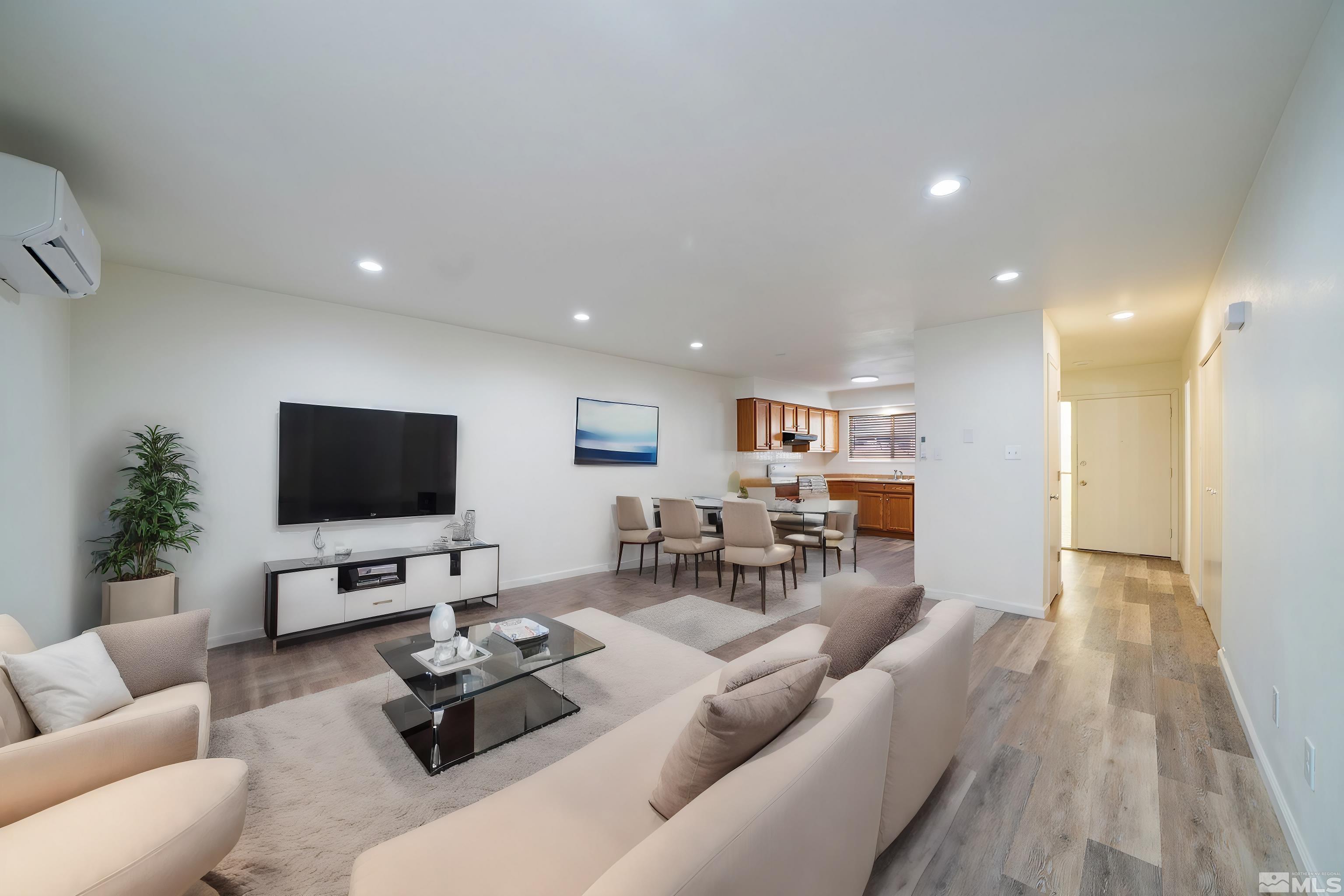Photo #2: 240003534 Listing 