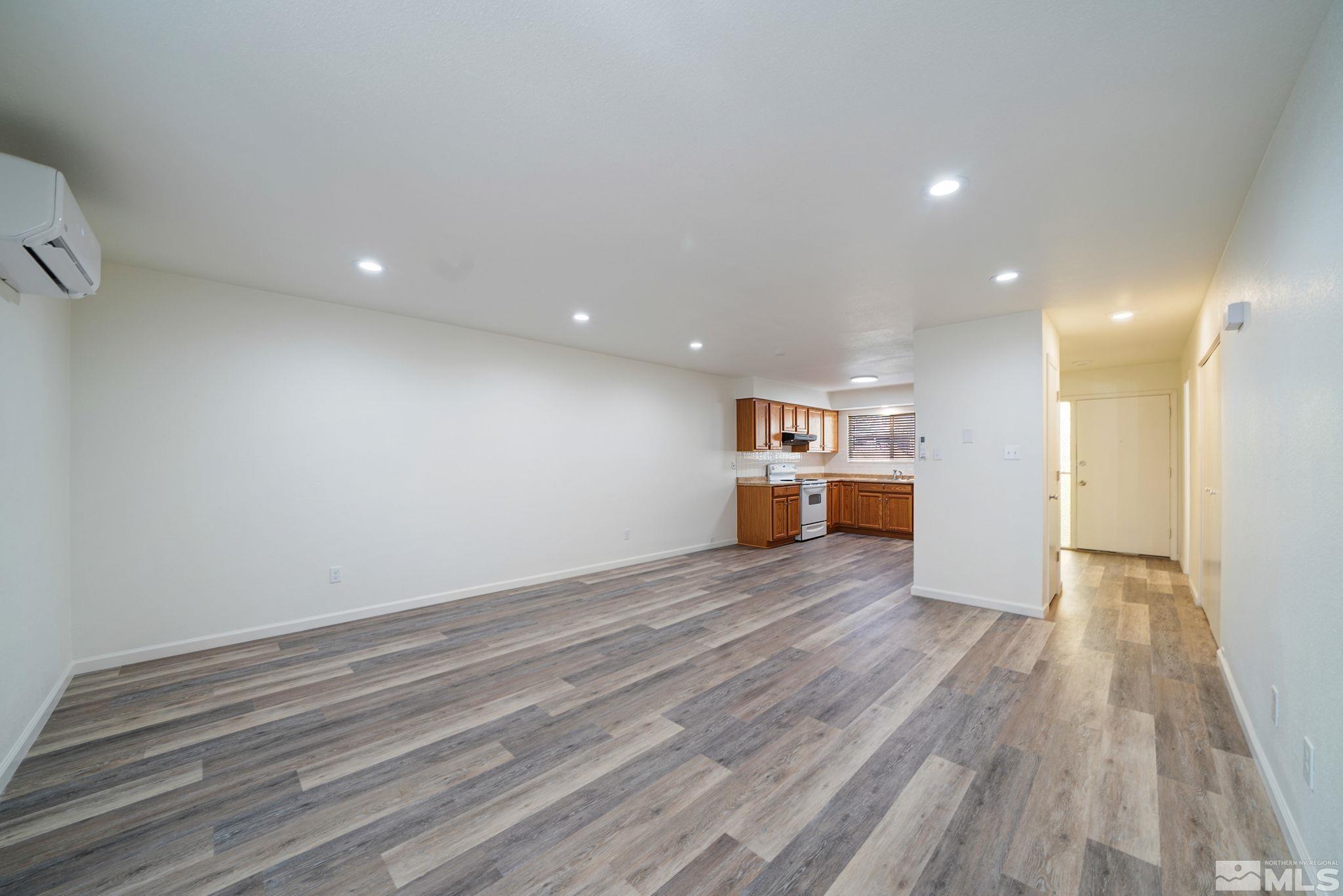 Photo #3: 240003534 Listing 