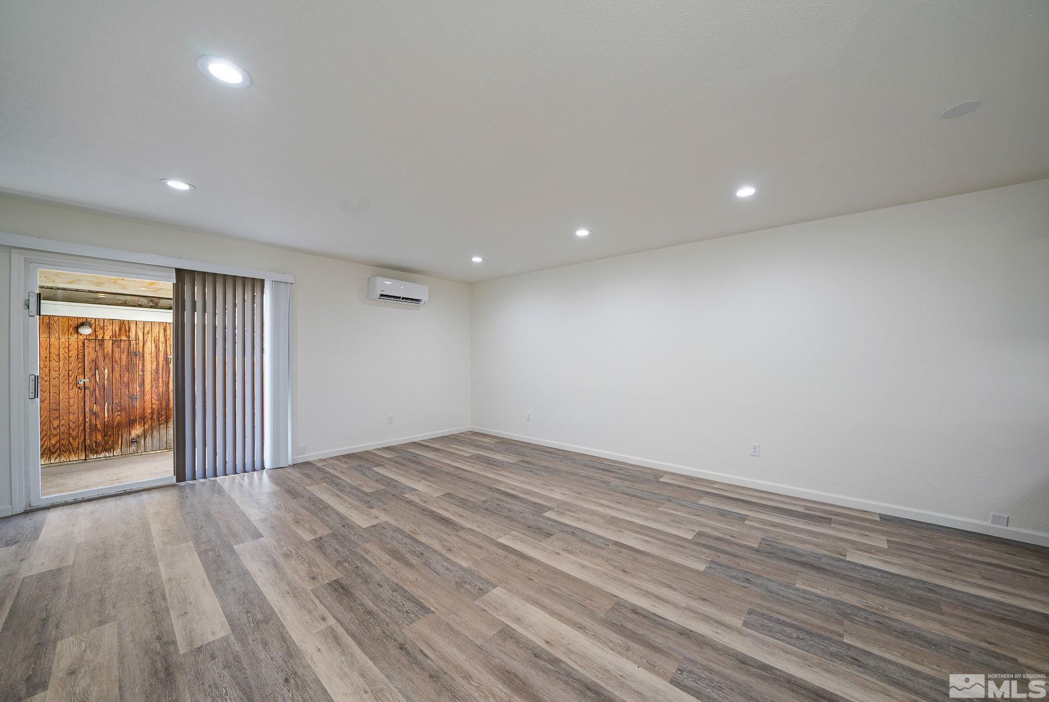 Photo #5: 240003534 Listing 