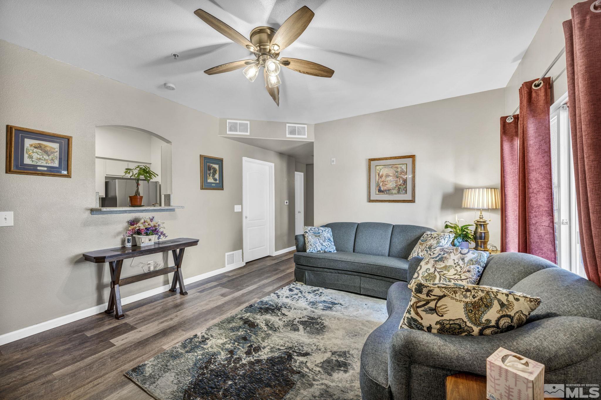 Photo #2: 240003817 Listing 
