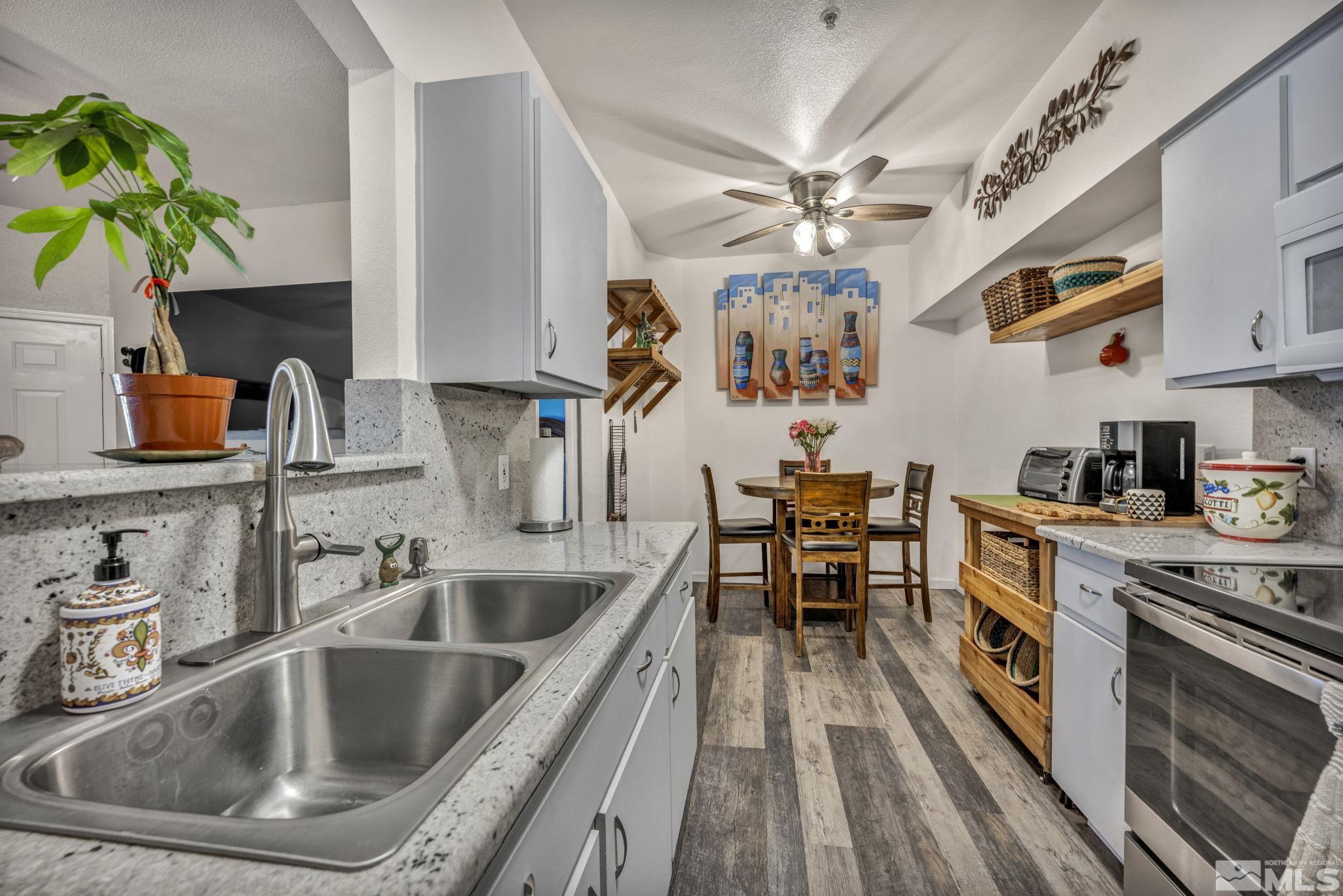 Photo #4: 240003817 Listing 