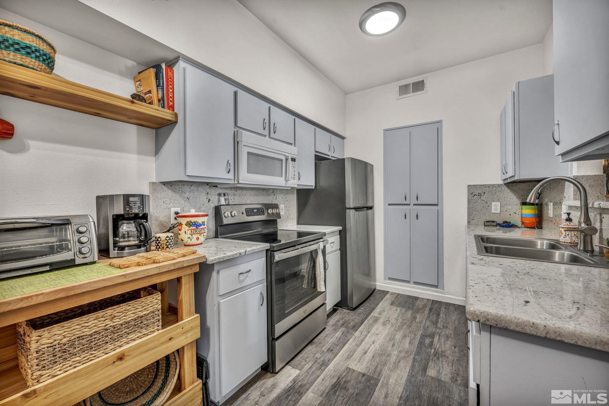 Photo #5: 240003817 Listing 
