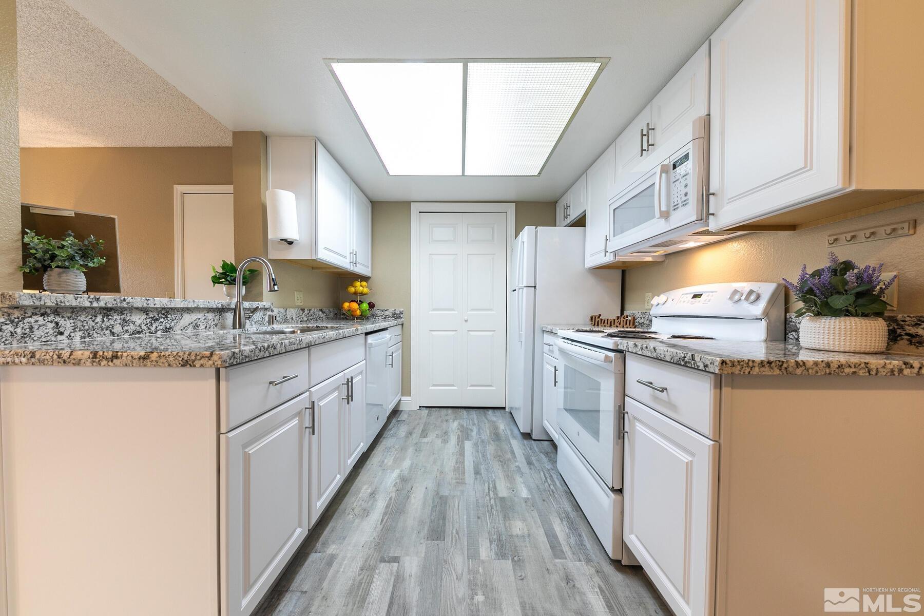 Photo #2: 240004613 Listing 