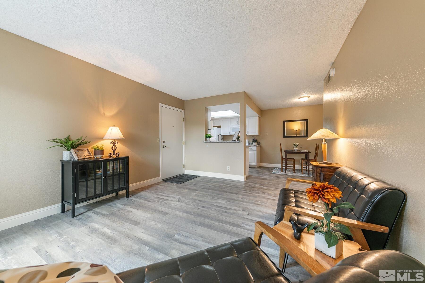 Photo #5: 240004613 Listing 