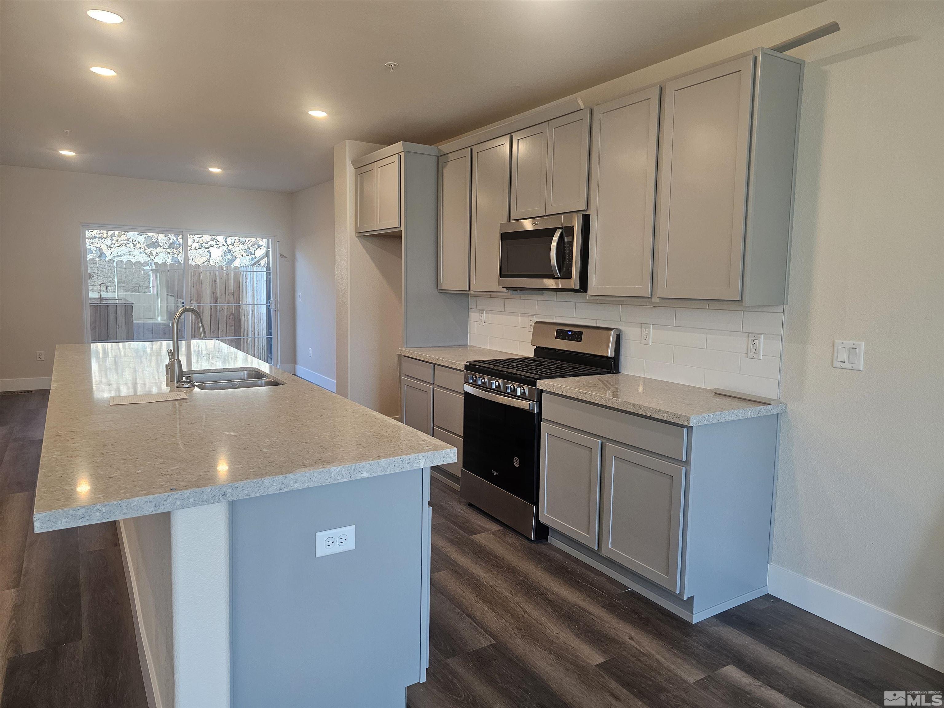 Photo #2: 240004719 Listing 