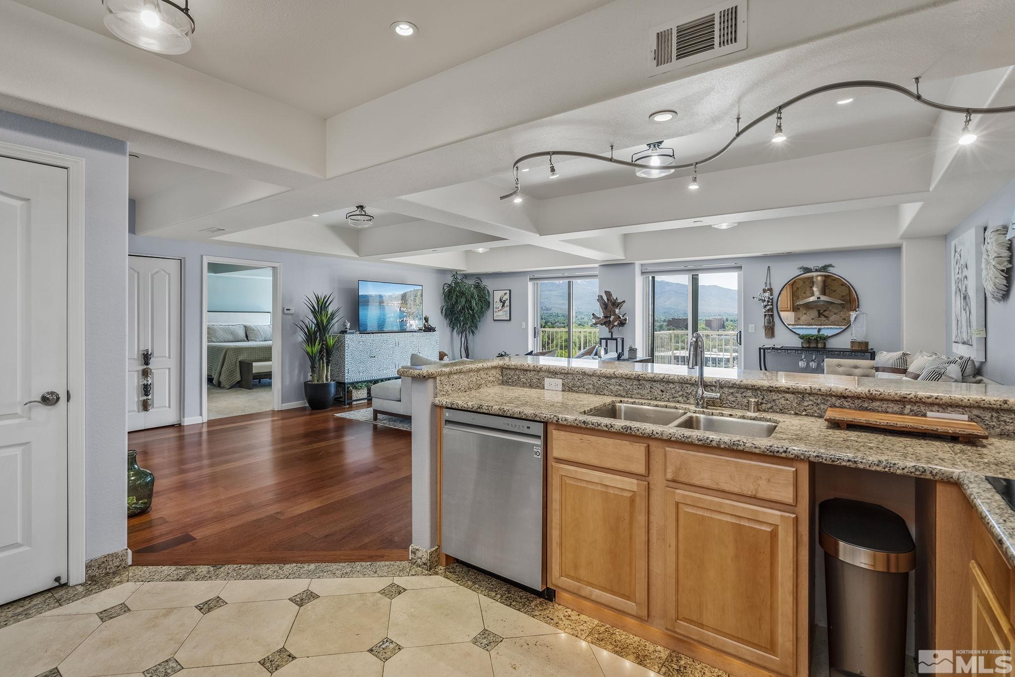 Photo #5: 240004761 Listing 