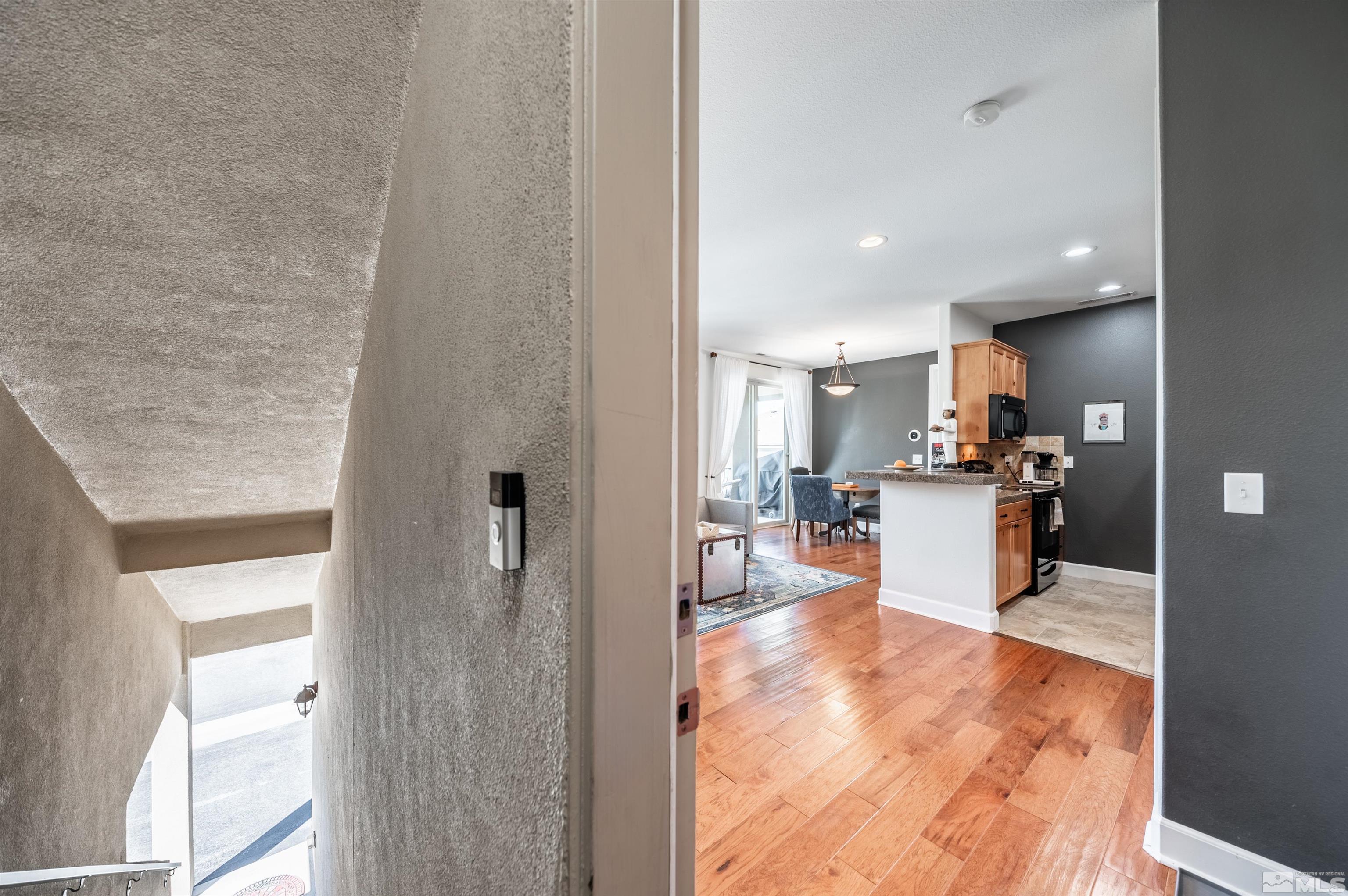 Photo #4: 240004805 Listing 