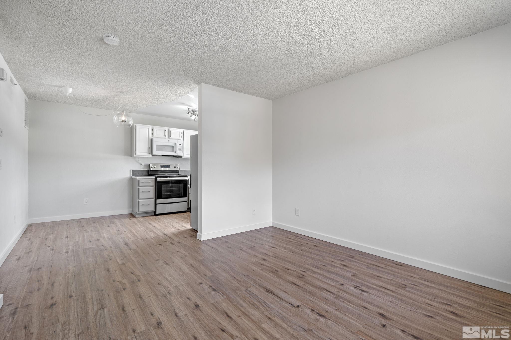 Photo #5: 240005010 Listing 