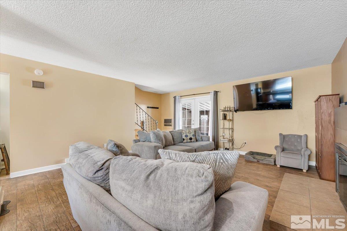 Photo #6: 240005035 Listing 