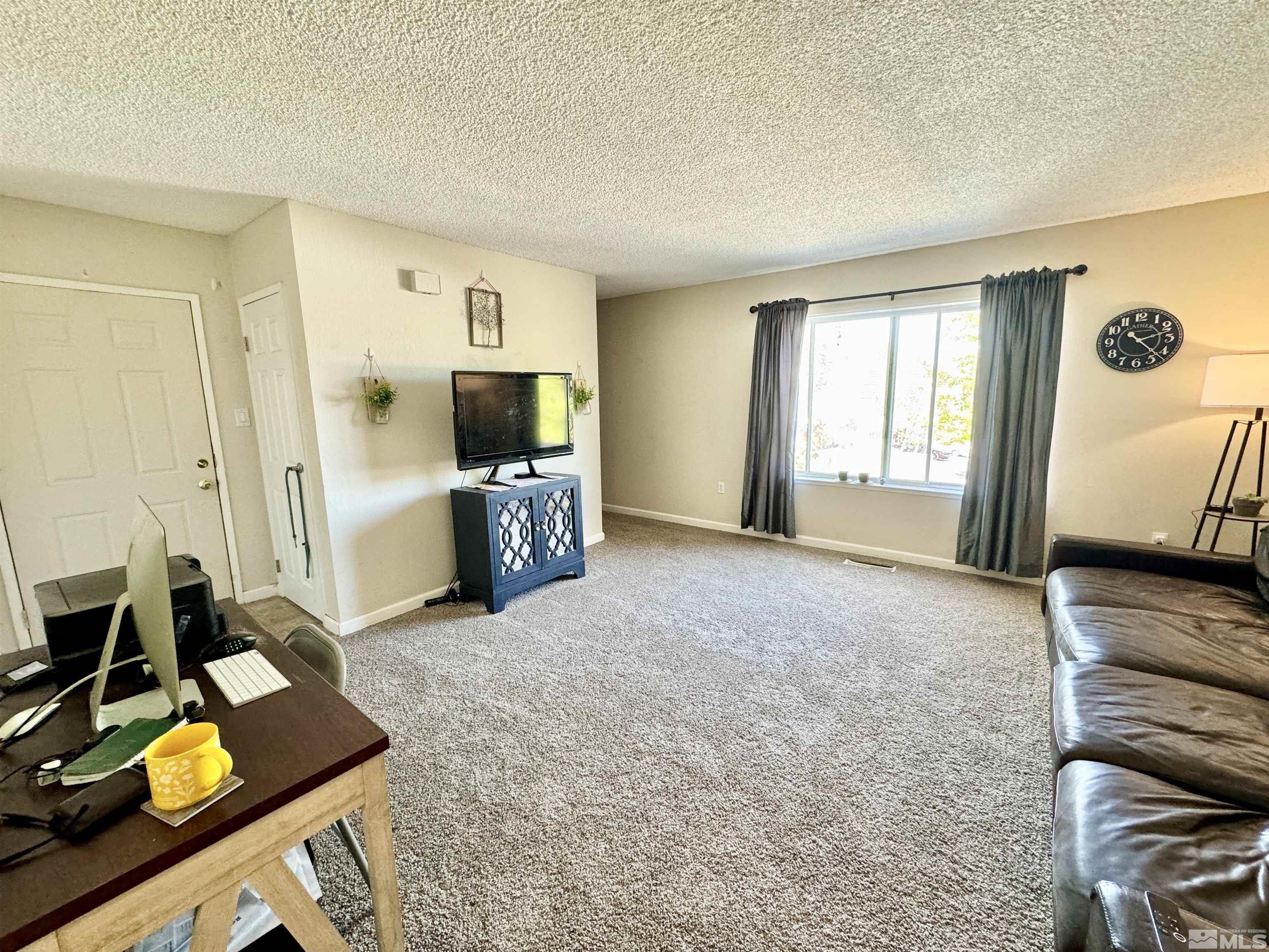 Photo #5: 240005059 Listing 
