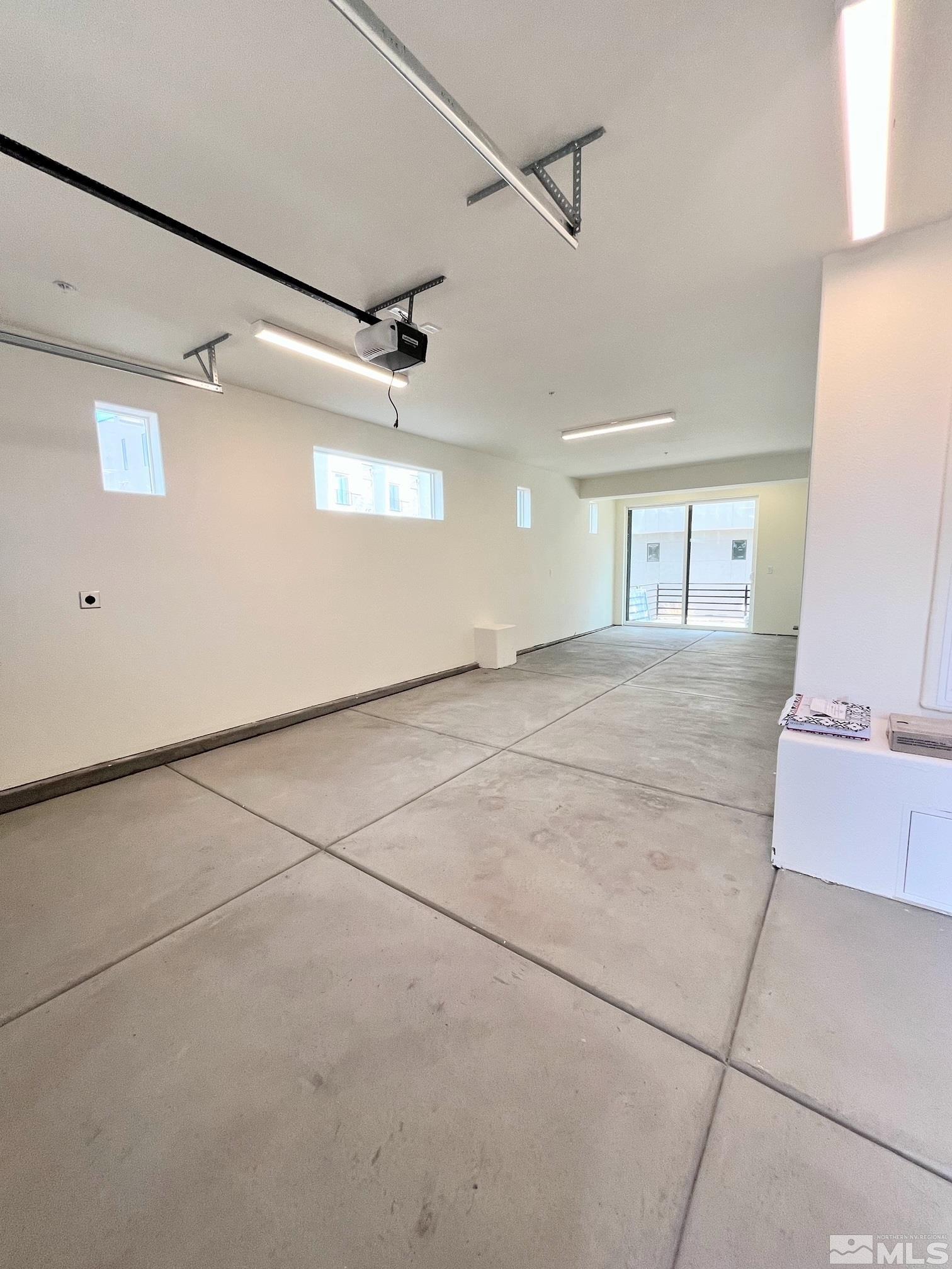 Photo #4: 240005129 Listing 