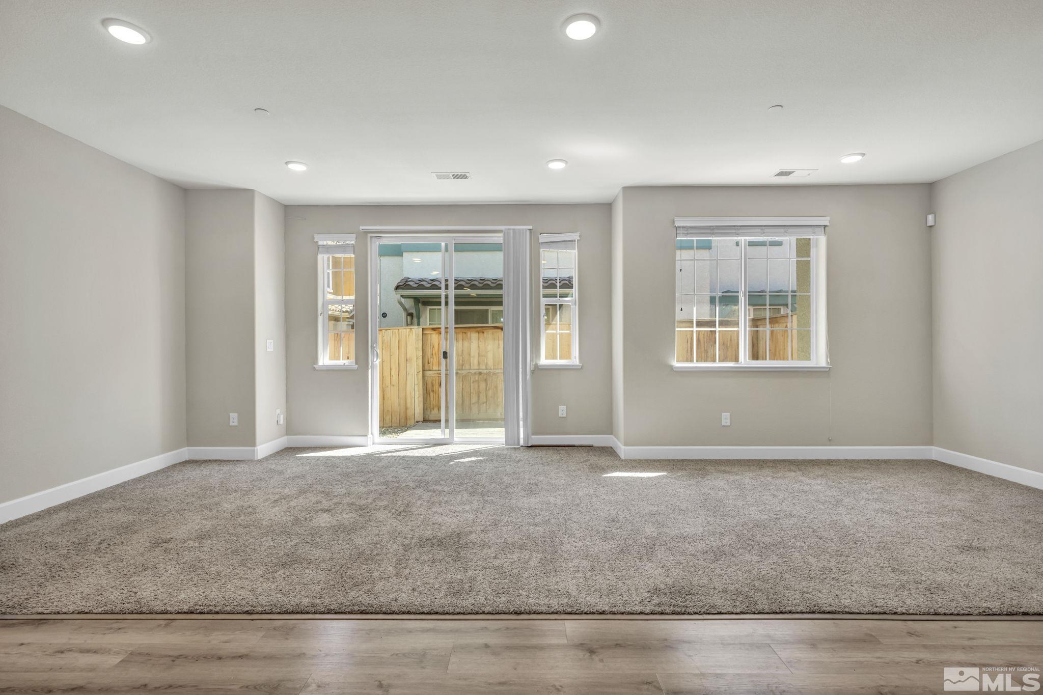 Photo #6: 240005415 Listing 