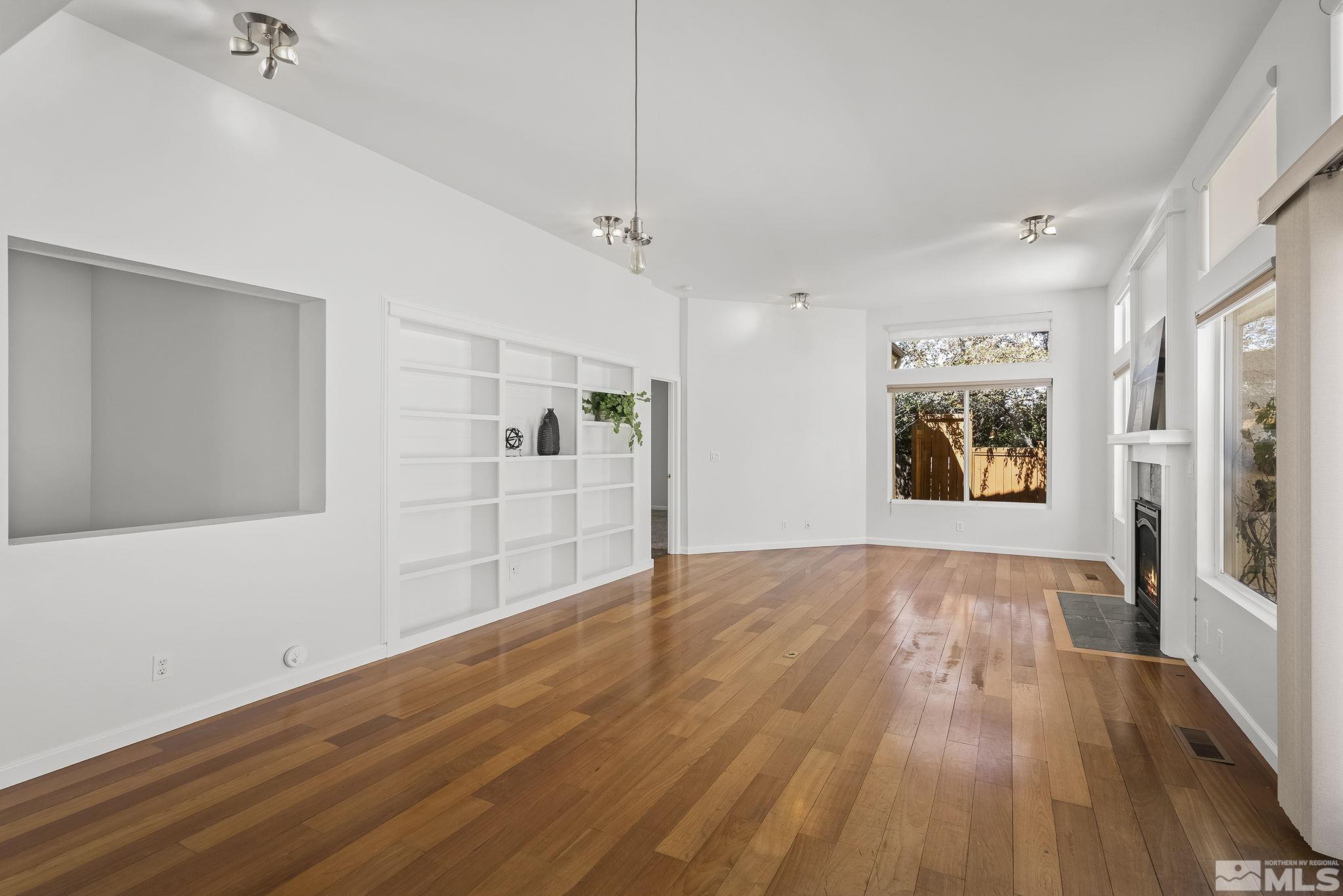 Photo #4: 240005438 Listing 