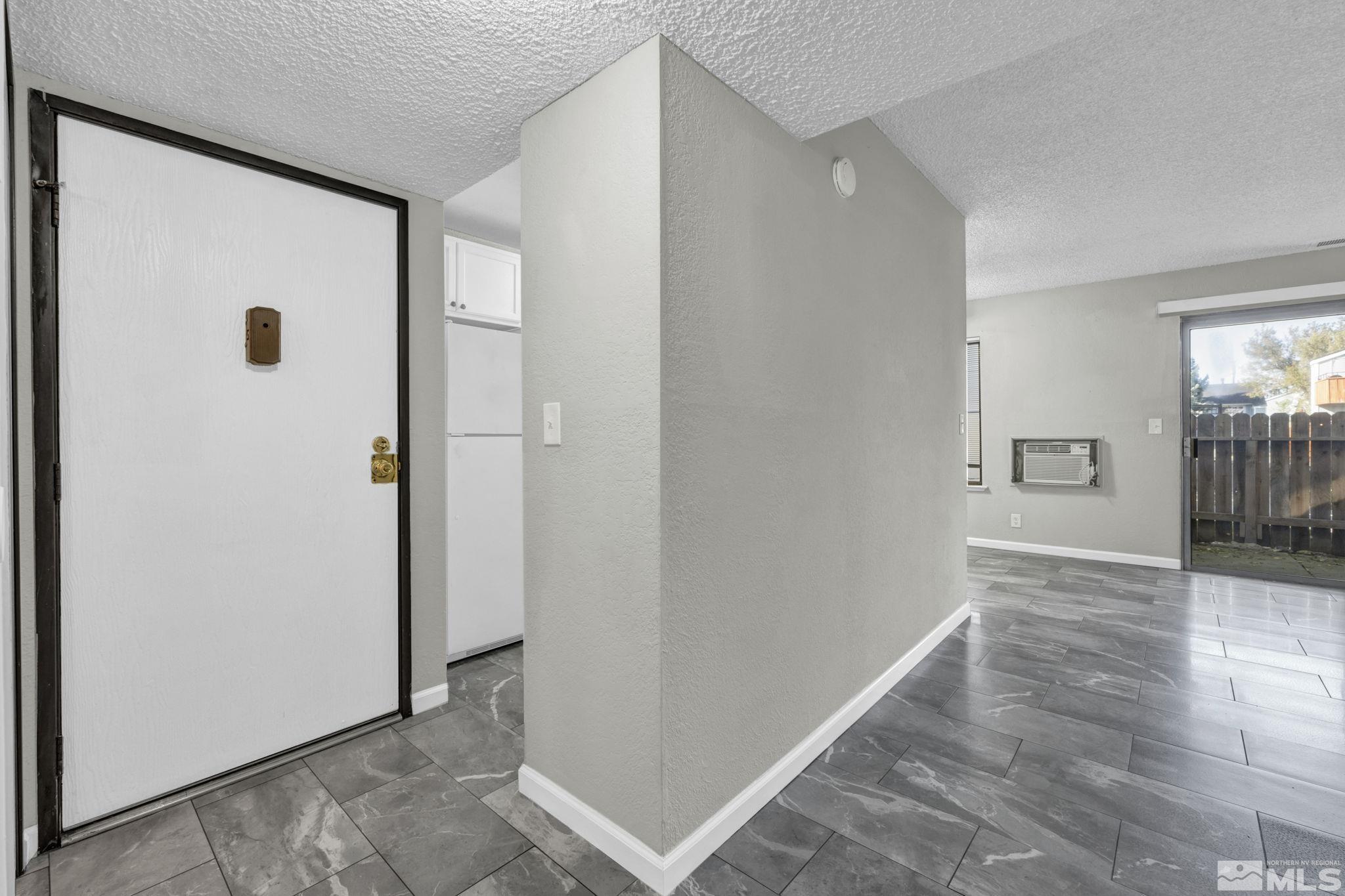 Photo #4: 240005480 Listing 