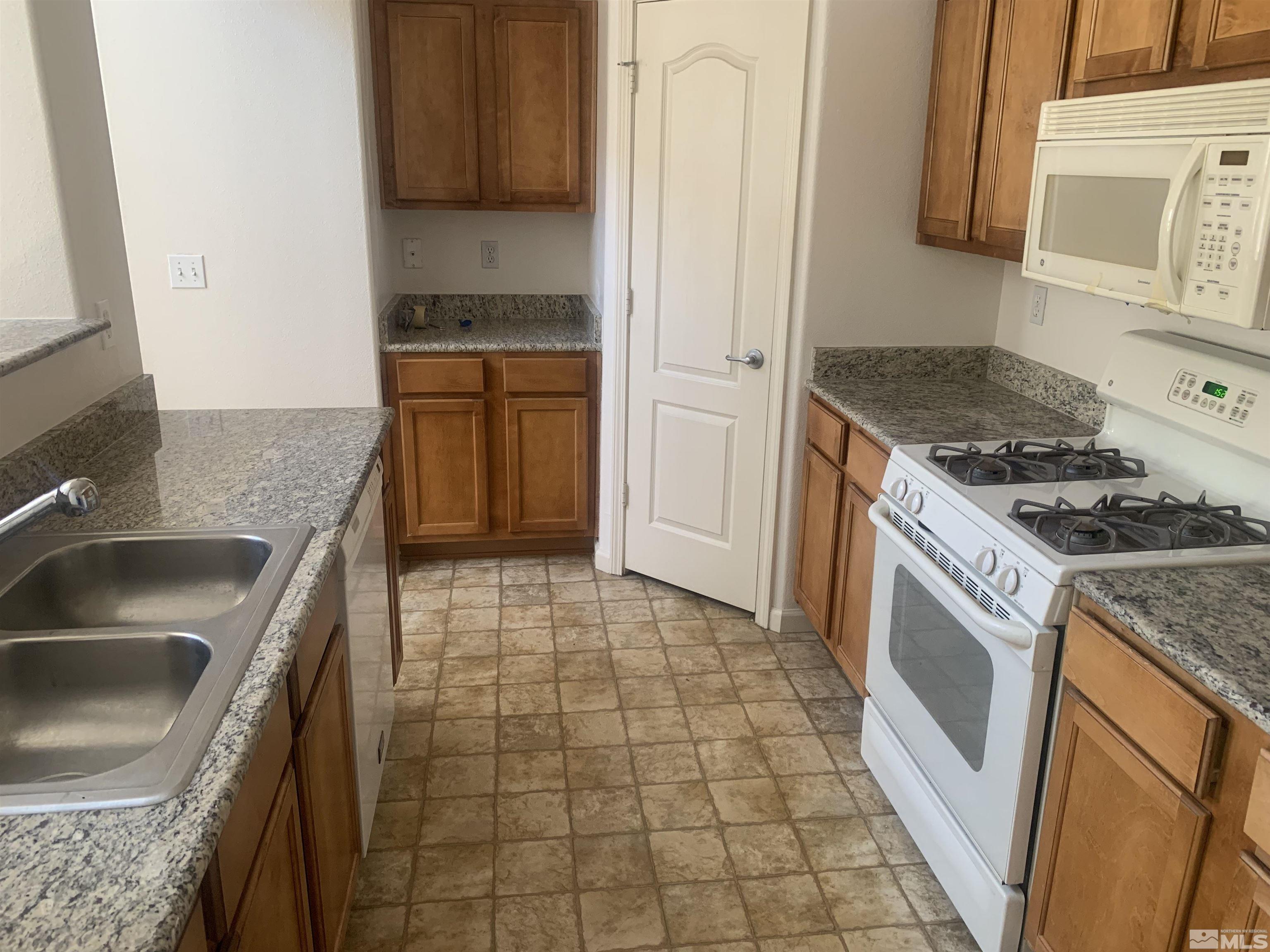 Photo #5: 240005483 Listing 