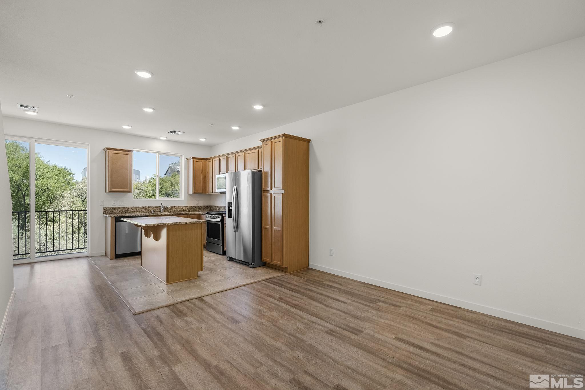 Photo #3: 240005492 Listing 