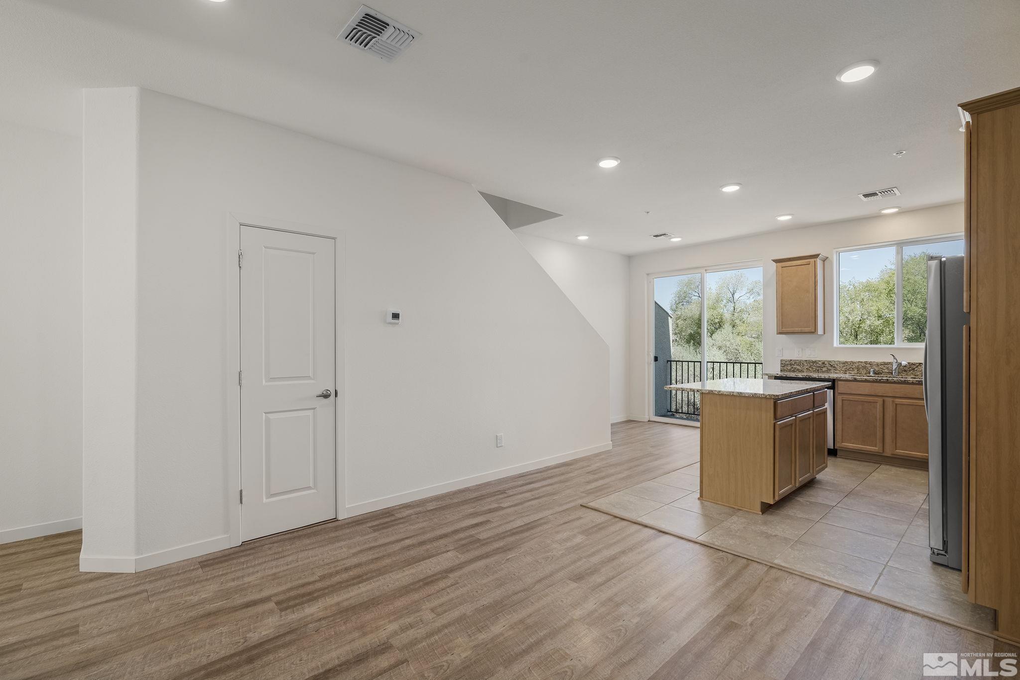 Photo #6: 240005492 Listing 