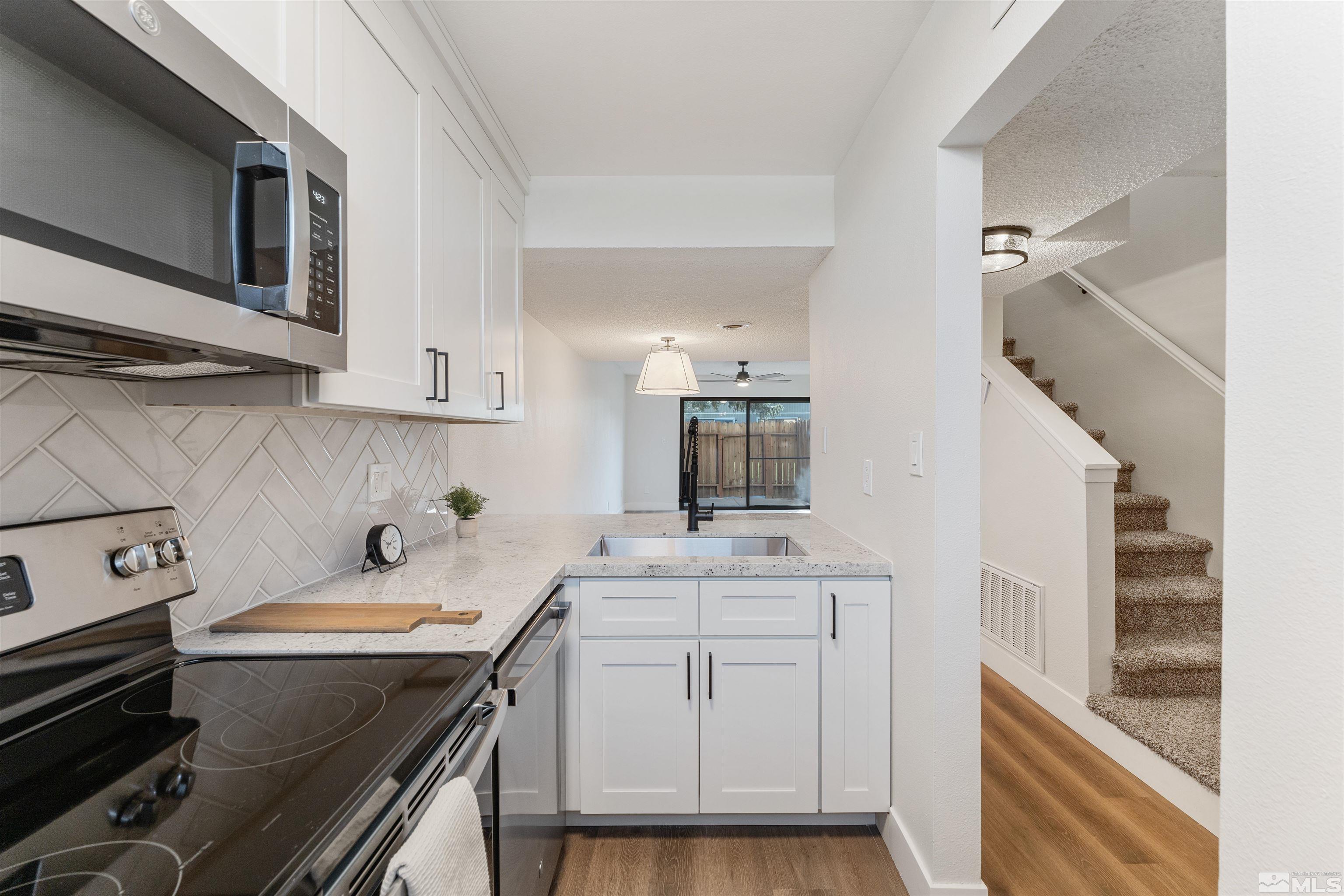 Photo #6: 240005535 Listing 