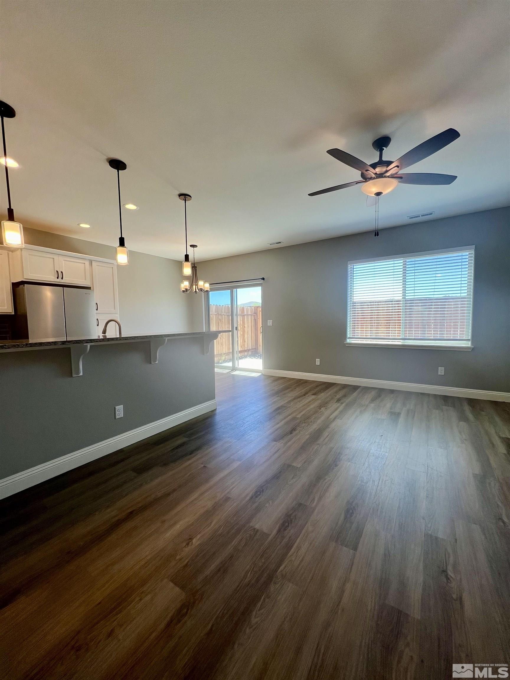 Photo #5: 240005541 Listing 