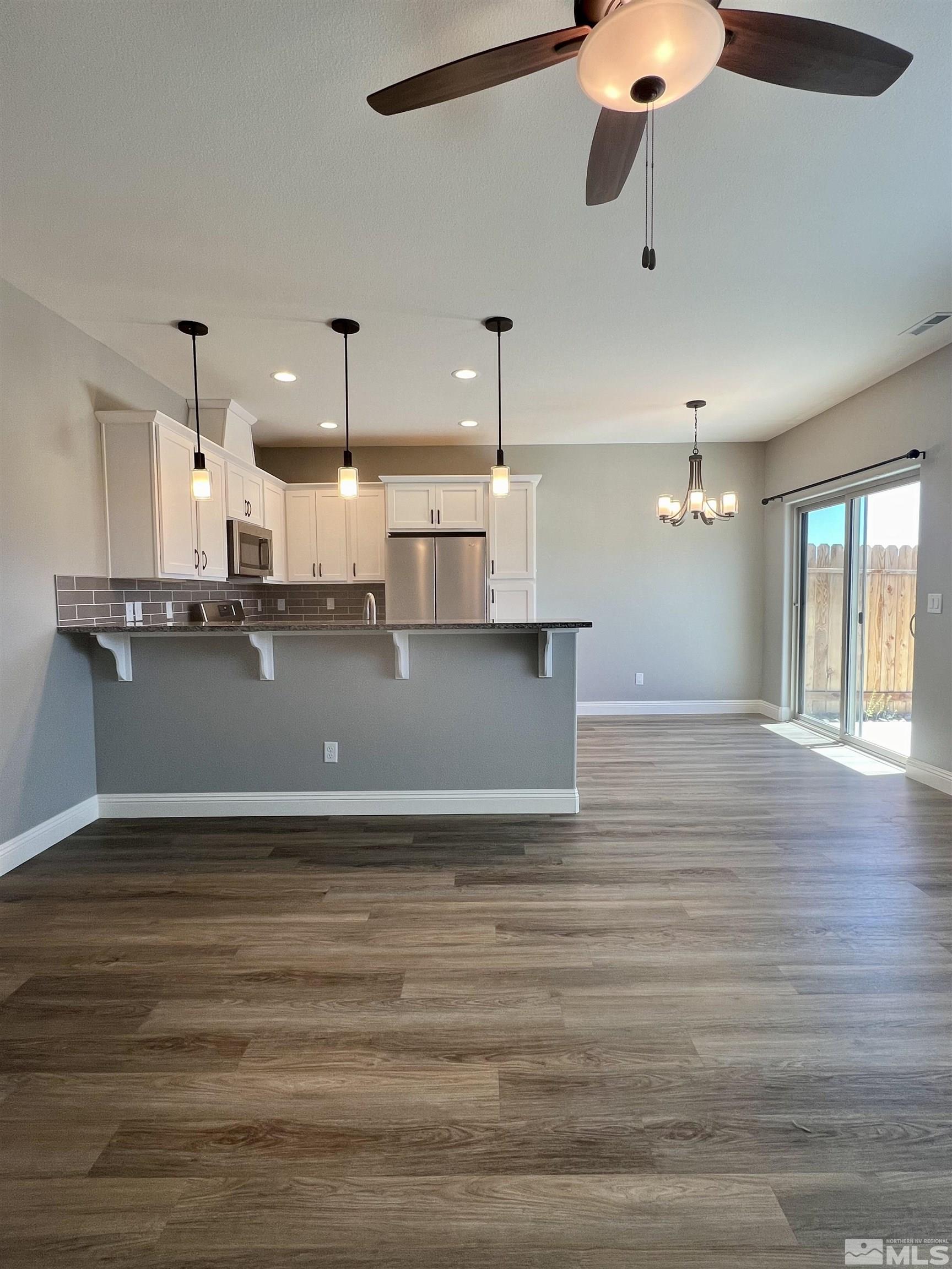 Photo #6: 240005541 Listing 