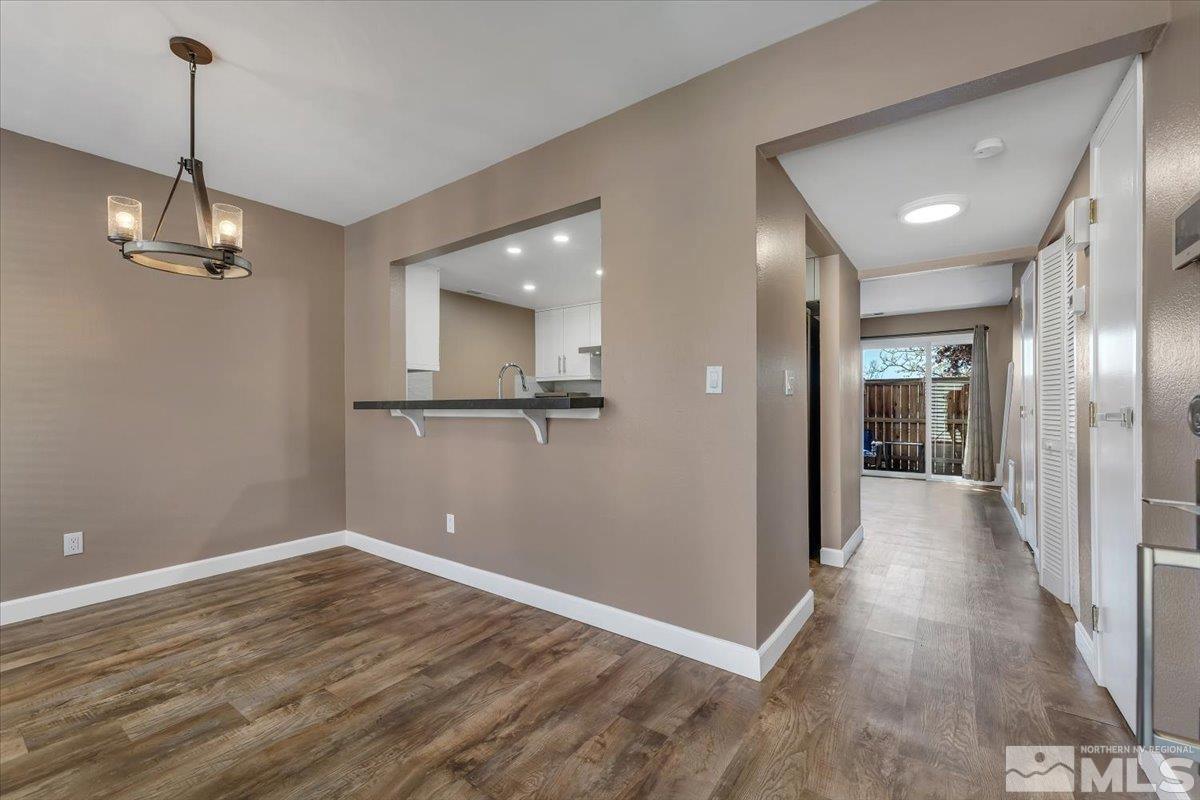 Photo #3: 240005592 Listing 