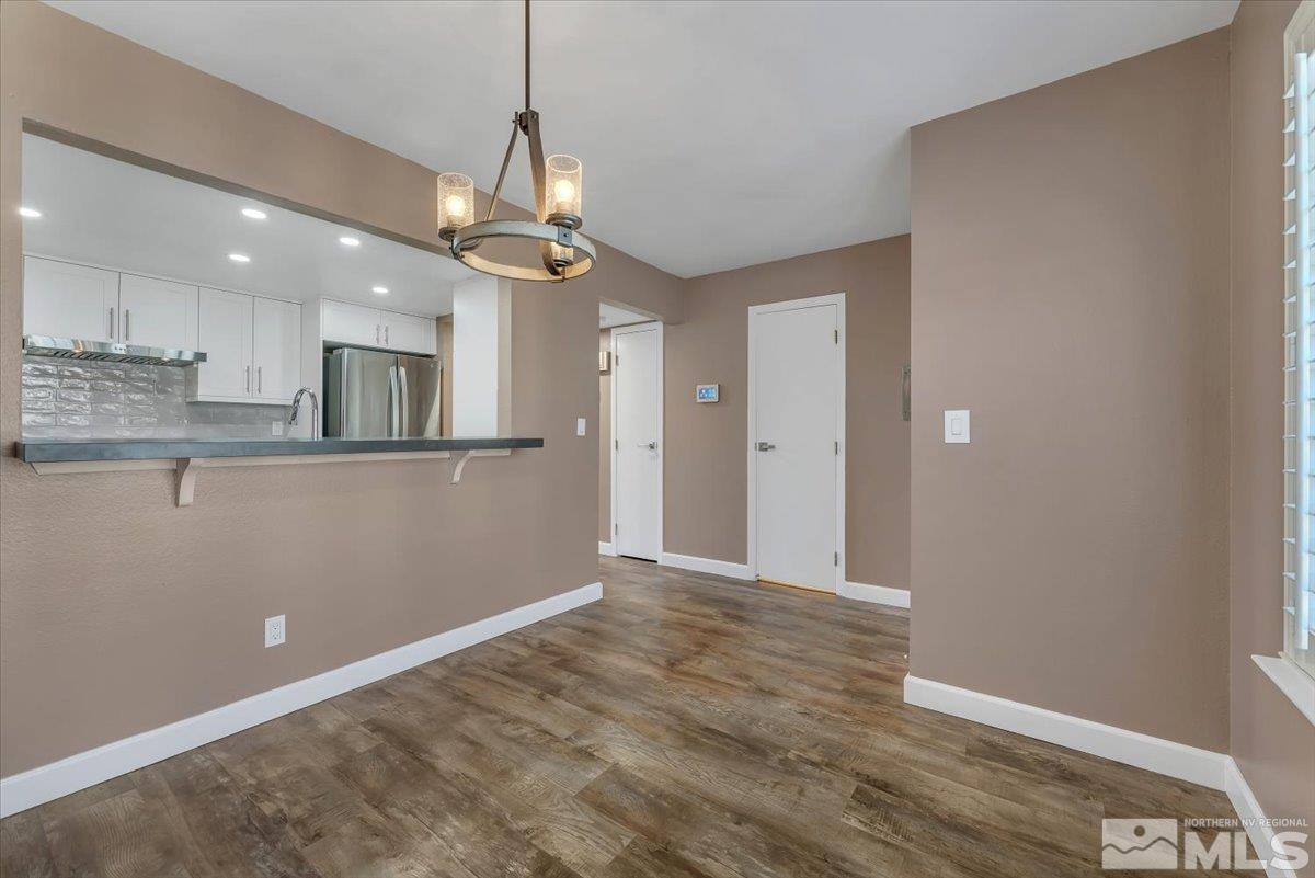 Photo #4: 240005592 Listing 