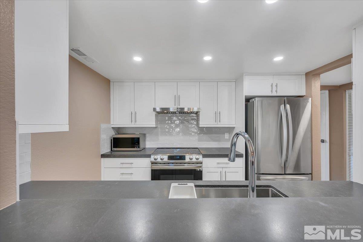 Photo #5: 240005592 Listing 