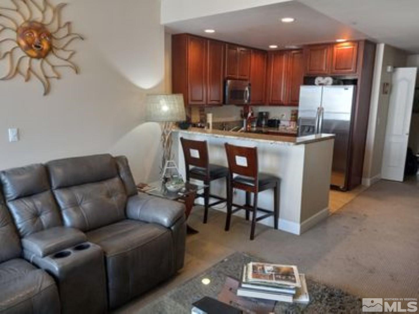 Photo #5: 240005597 Listing 