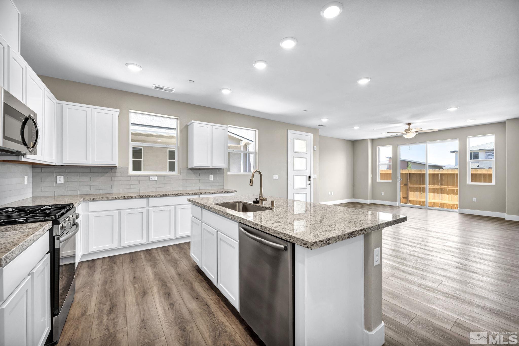 Photo #4: 240005602 Listing 
