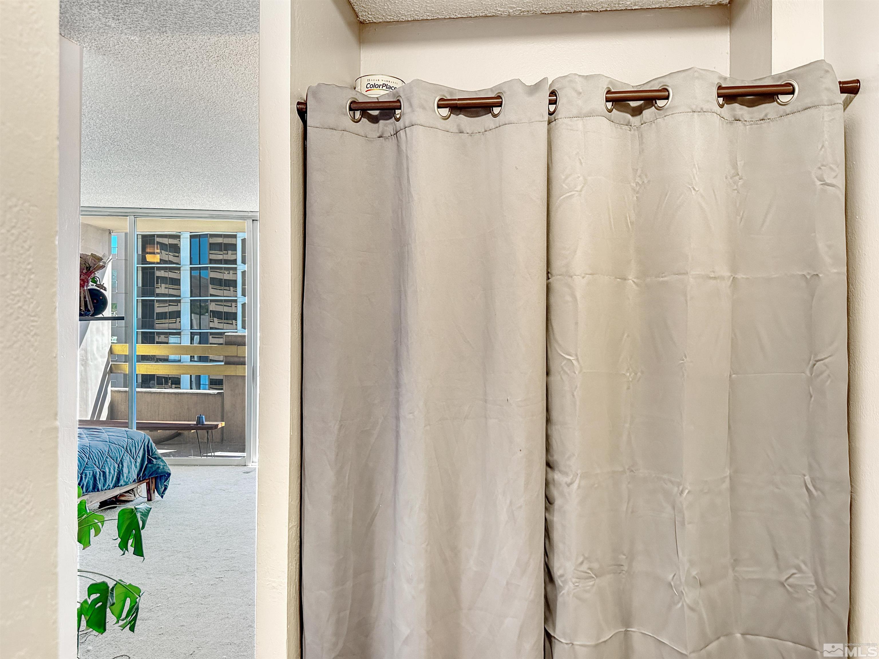 Photo #4: 240005680 Listing 